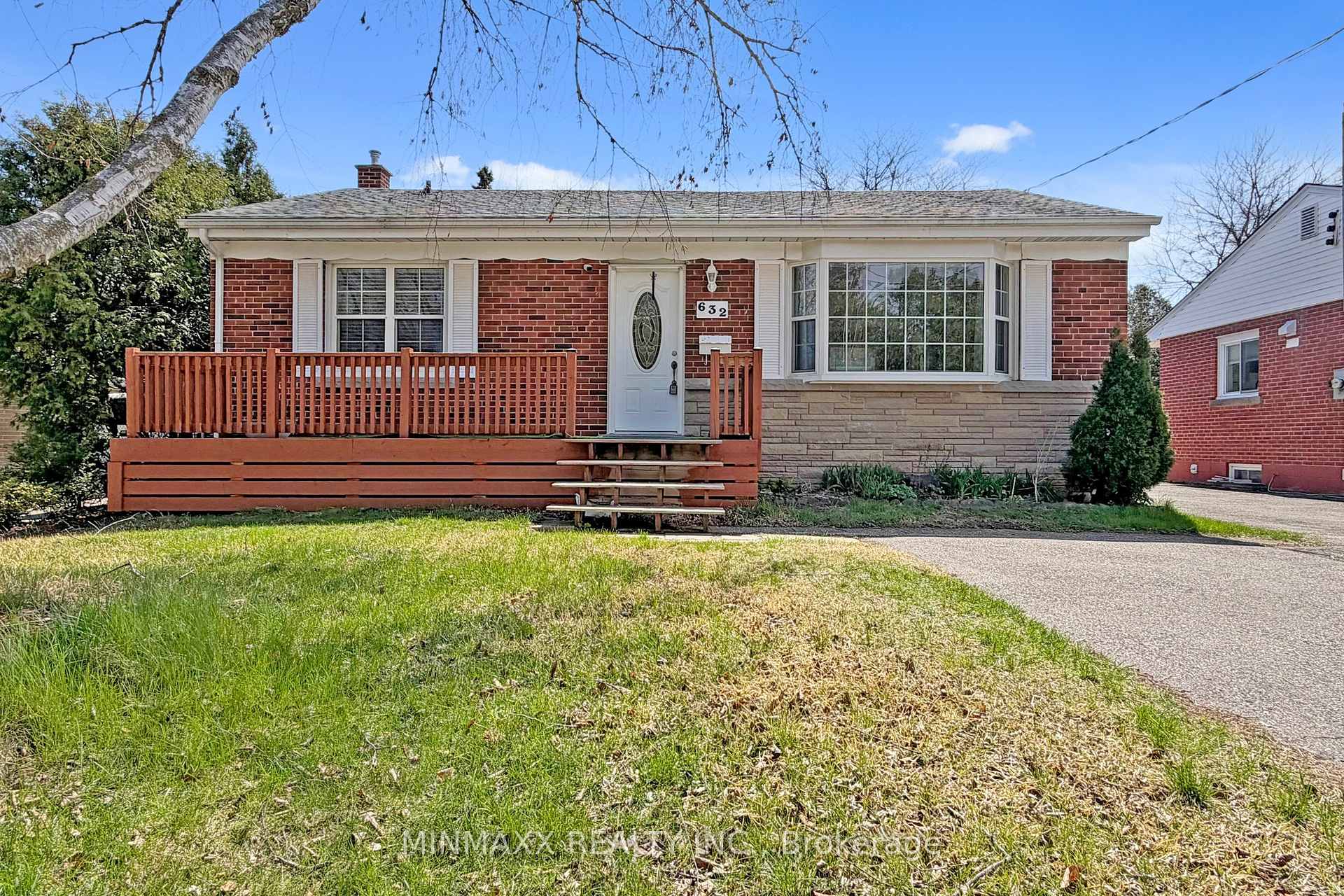 Photo 2 of 632 Inverness Avenue, Burlington, LaSalle — HOMEH
