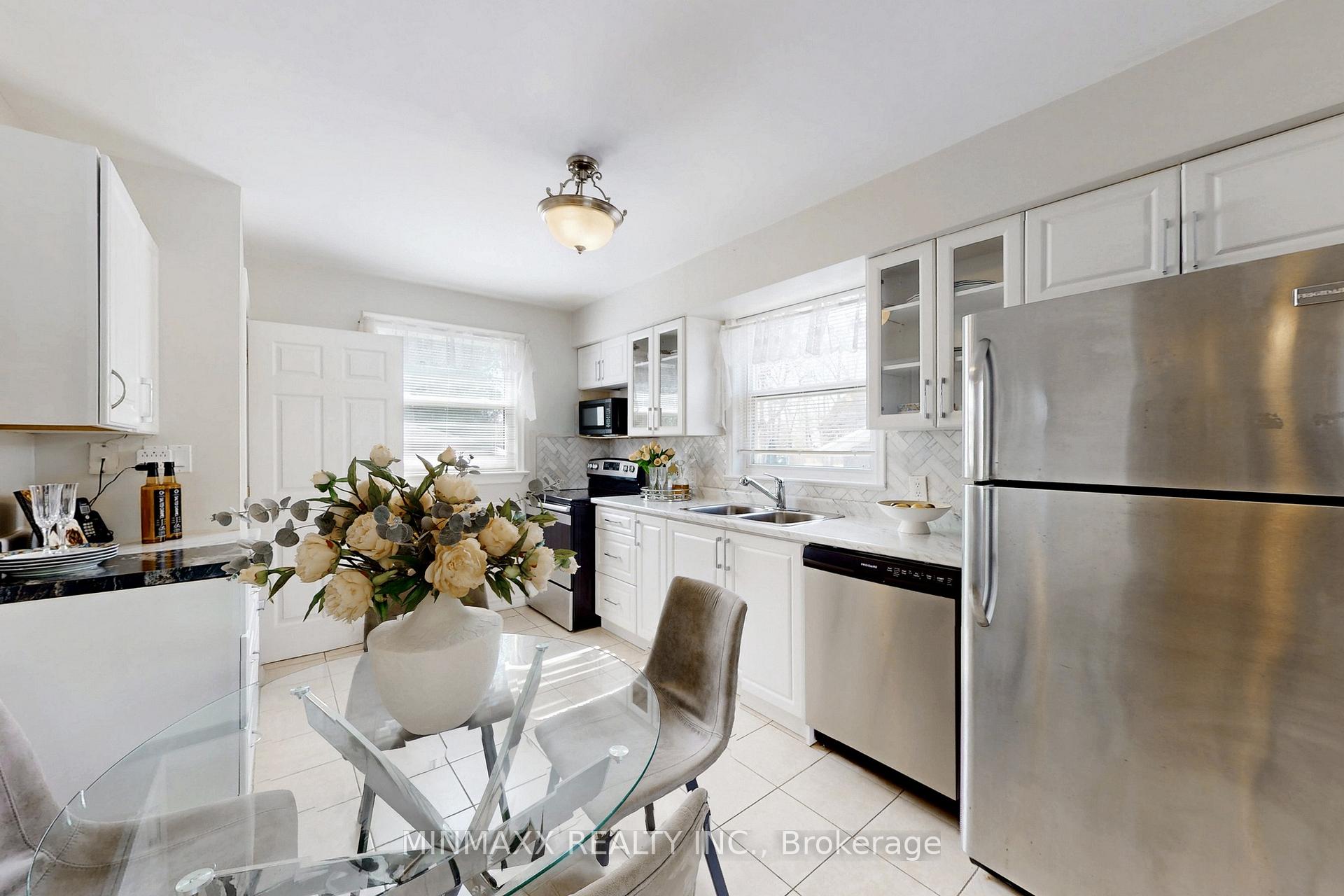 Photo 12 of 632 Inverness Avenue, Burlington, LaSalle — HOMEH