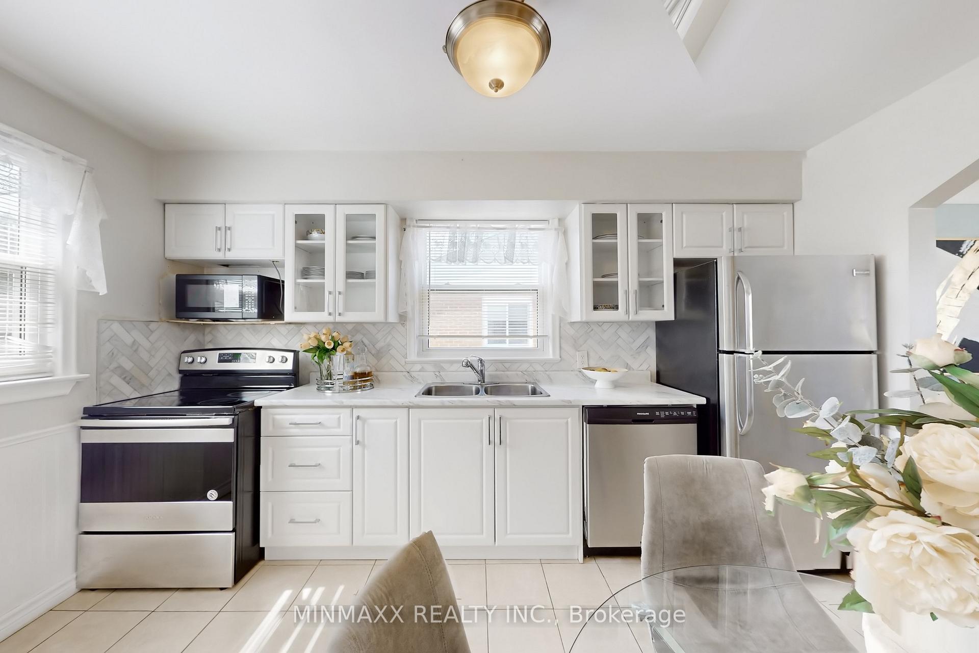Photo 13 of 632 Inverness Avenue, Burlington, LaSalle — HOMEH