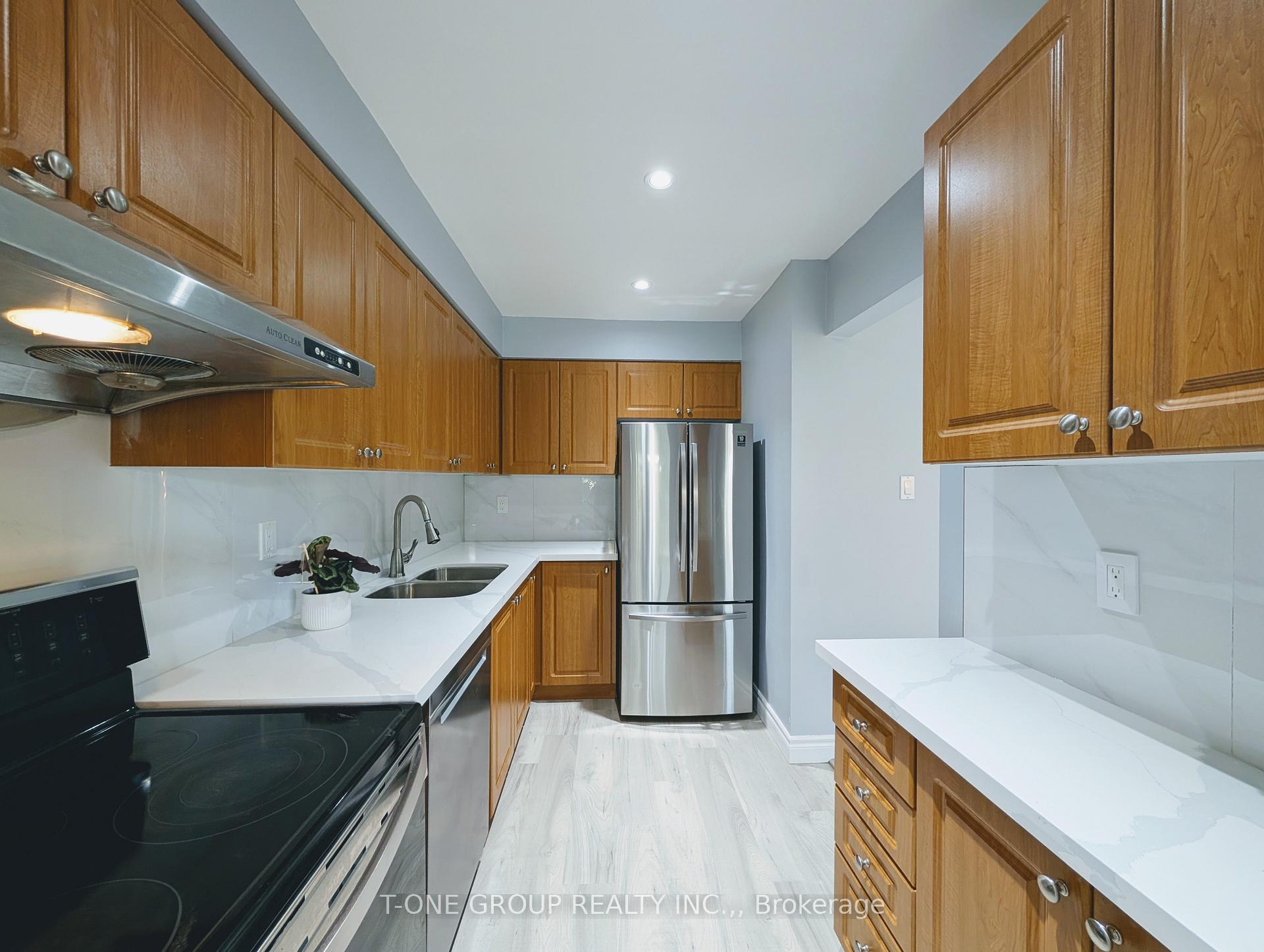 Photo 6 of 8 Camelot Way, Markham, Markham Village — HOMEH