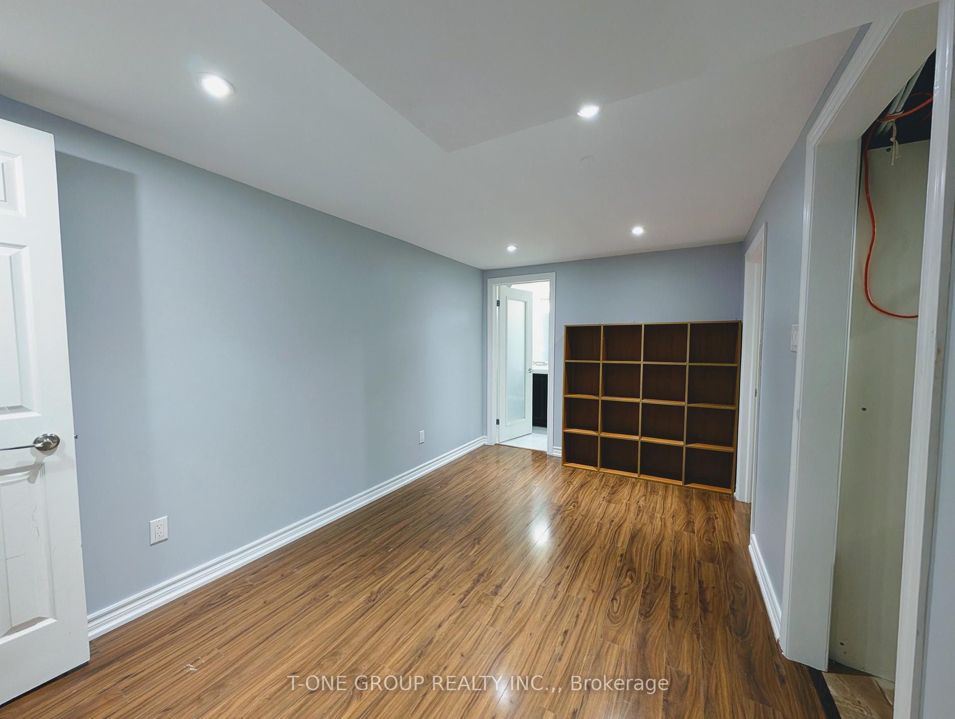Photo 16 of 8 Camelot Way, Markham, Markham Village — HOMEH