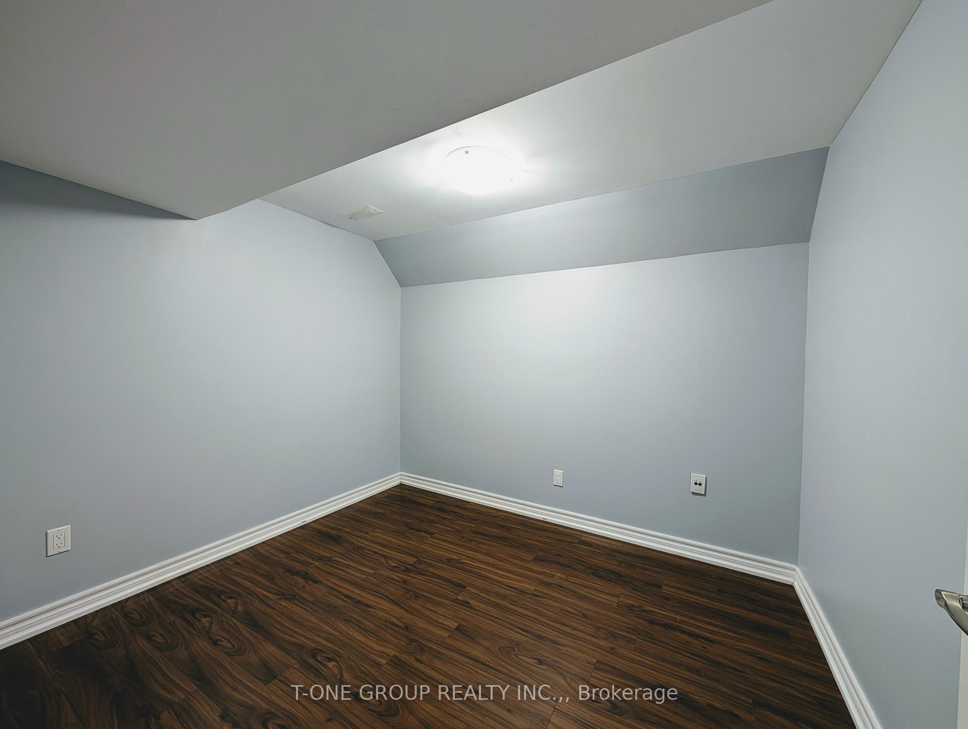 Photo 18 of 8 Camelot Way, Markham, Markham Village — HOMEH