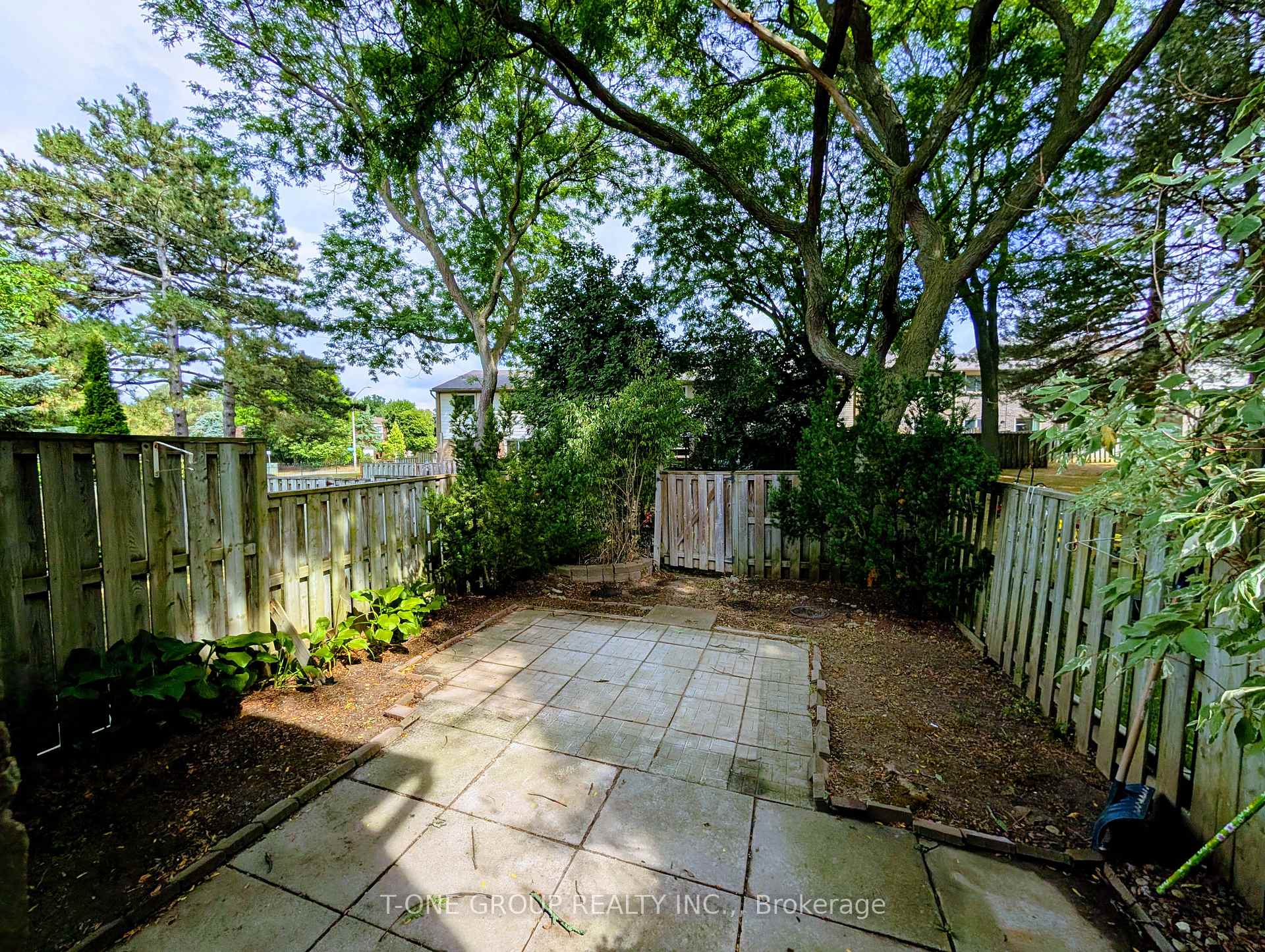 Photo 21 of 8 Camelot Way, Markham, Markham Village — HOMEH