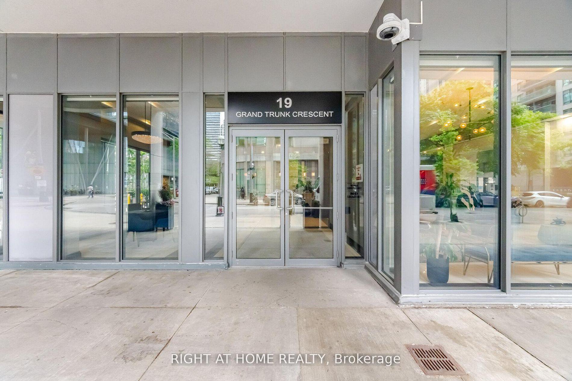 Photo 2 of Unit 2106, 19 Grand Trunk Crescent, Toronto, Waterfront Communities — HOMEH