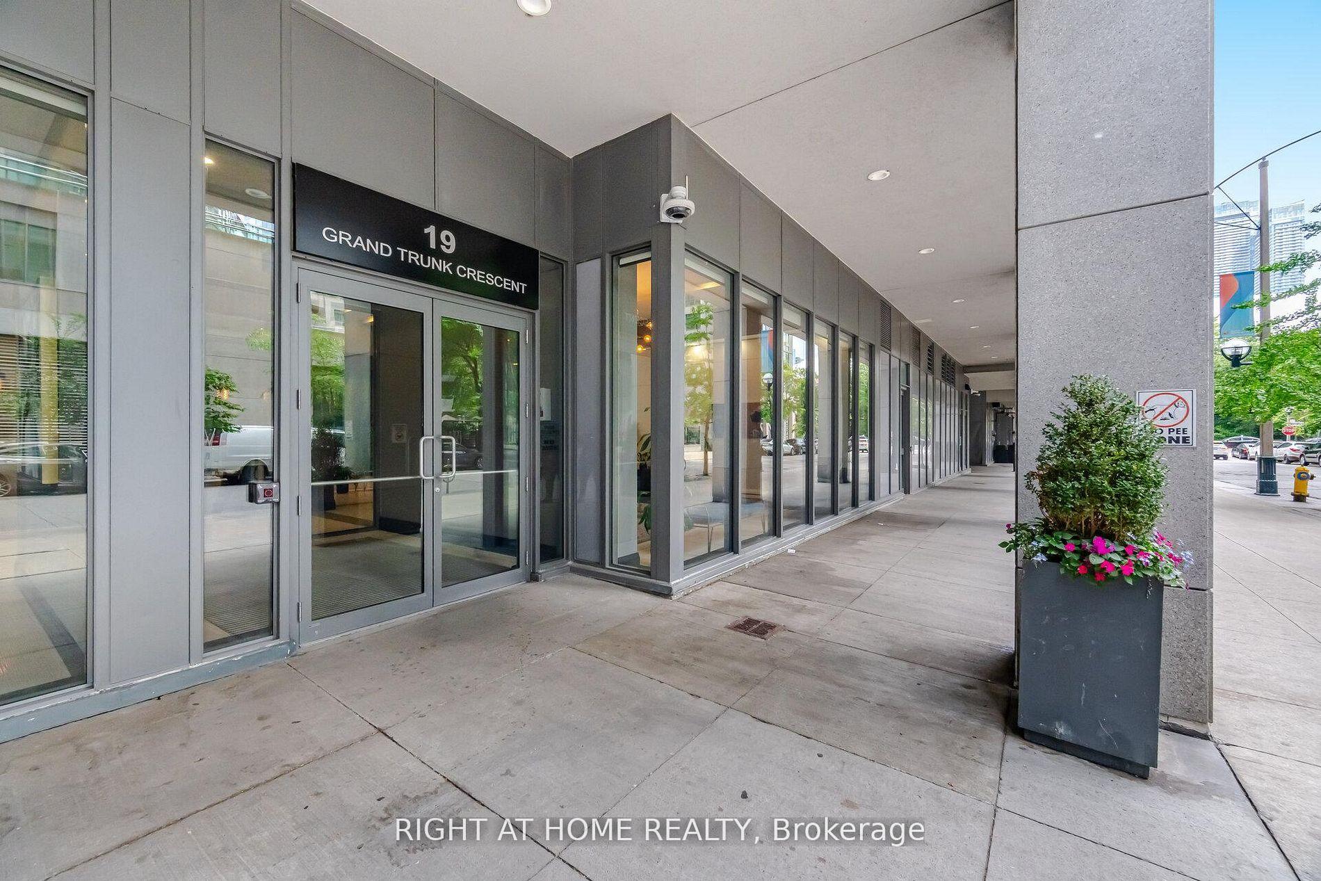 Photo 3 of Unit 2106, 19 Grand Trunk Crescent, Toronto, Waterfront Communities — HOMEH