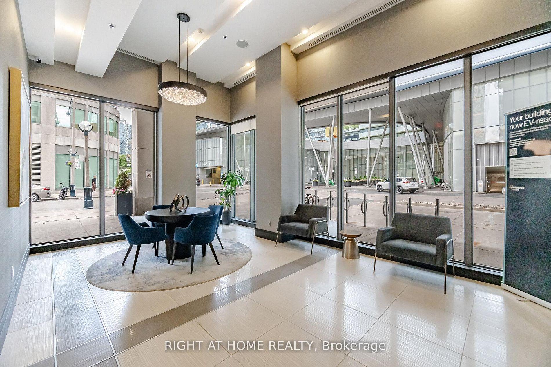 Photo 4 of Unit 2106, 19 Grand Trunk Crescent, Toronto, Waterfront Communities — HOMEH