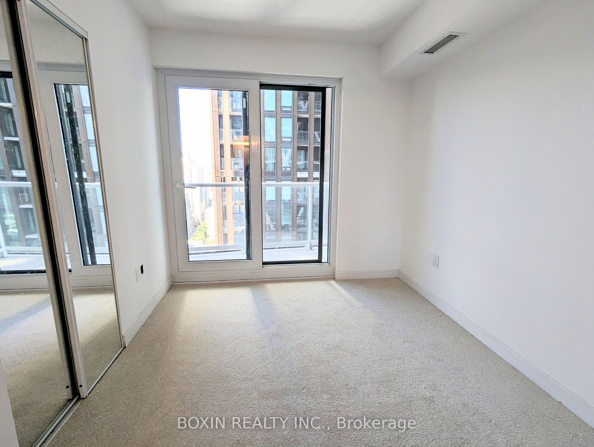 Photo 5 of Unit 1819, 230 Simcoe Street, Toronto, Kensington-Chinatown — HOMEH