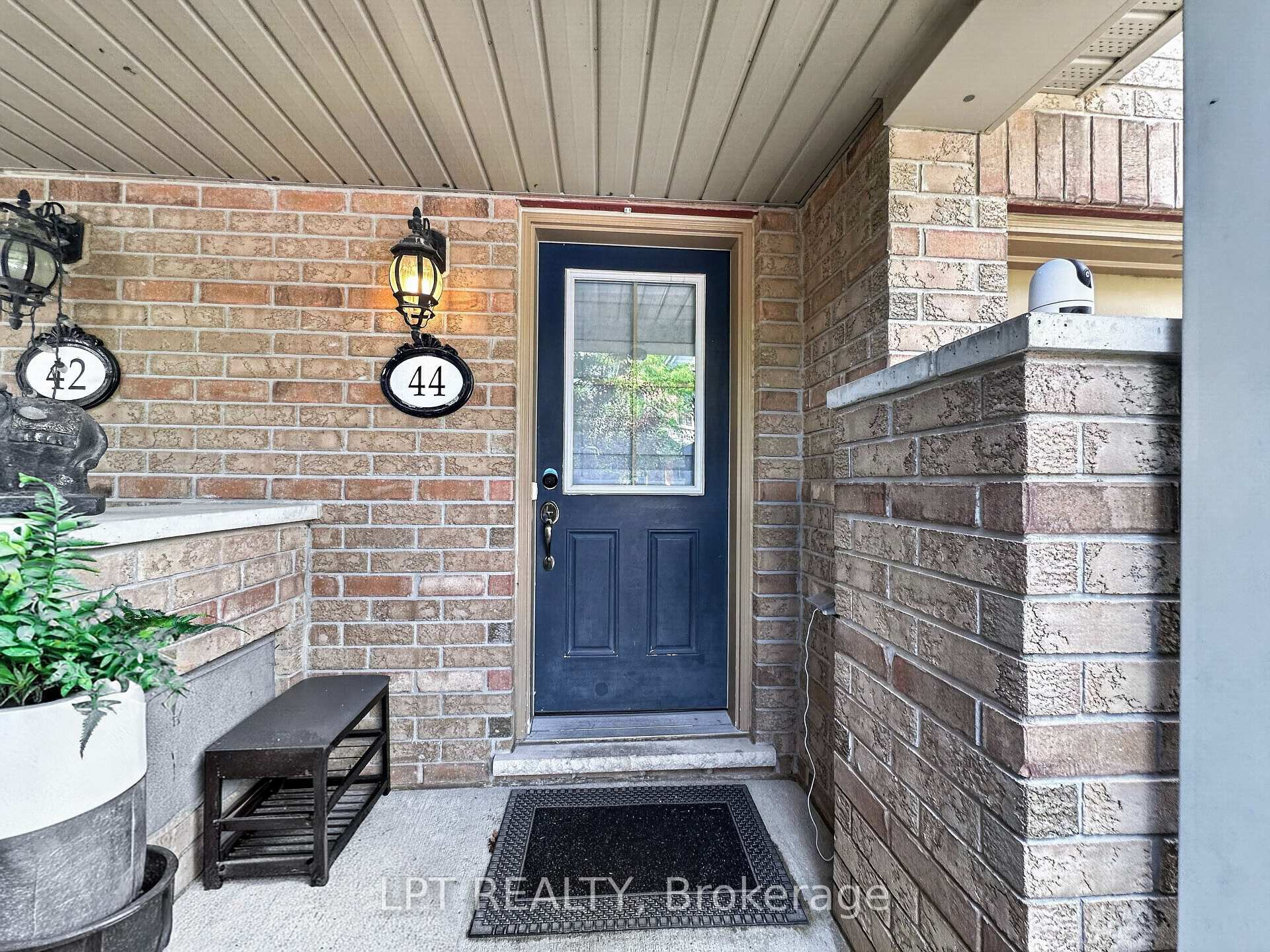 Photo 4 of 44 Cedar Lake Crescent, Brampton, Bram West — HOMEH