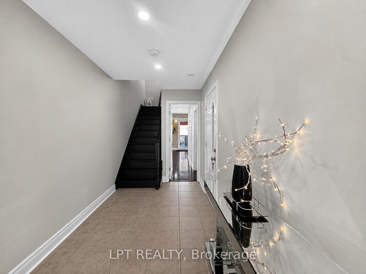 Photo 6 of 44 Cedar Lake Crescent, Brampton, Bram West — HOMEH