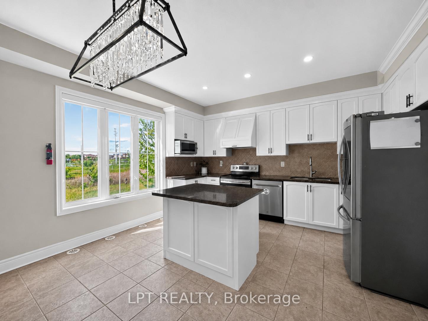 Photo 11 of 44 Cedar Lake Crescent, Brampton, Bram West — HOMEH