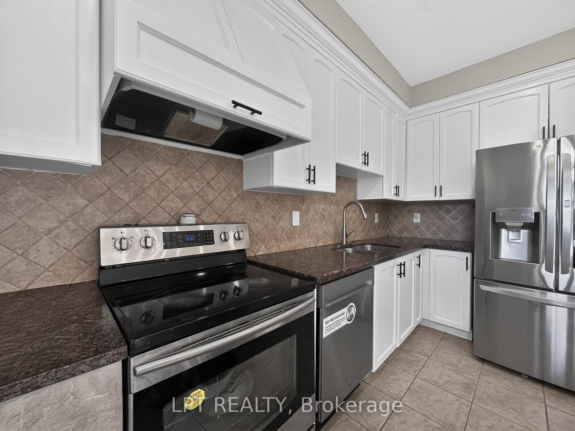 Photo 13 of 44 Cedar Lake Crescent, Brampton, Bram West — HOMEH