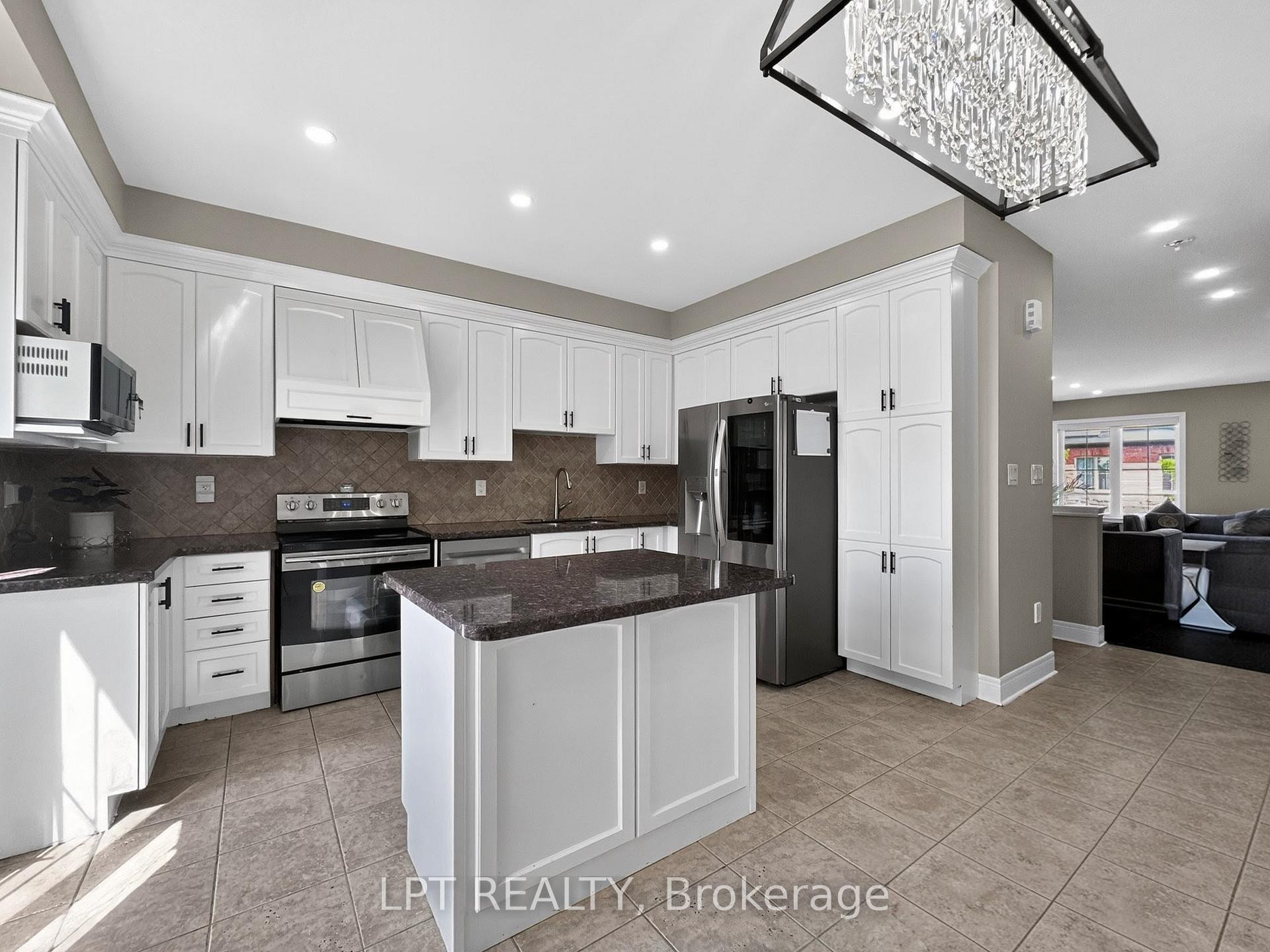 Photo 14 of 44 Cedar Lake Crescent, Brampton, Bram West — HOMEH