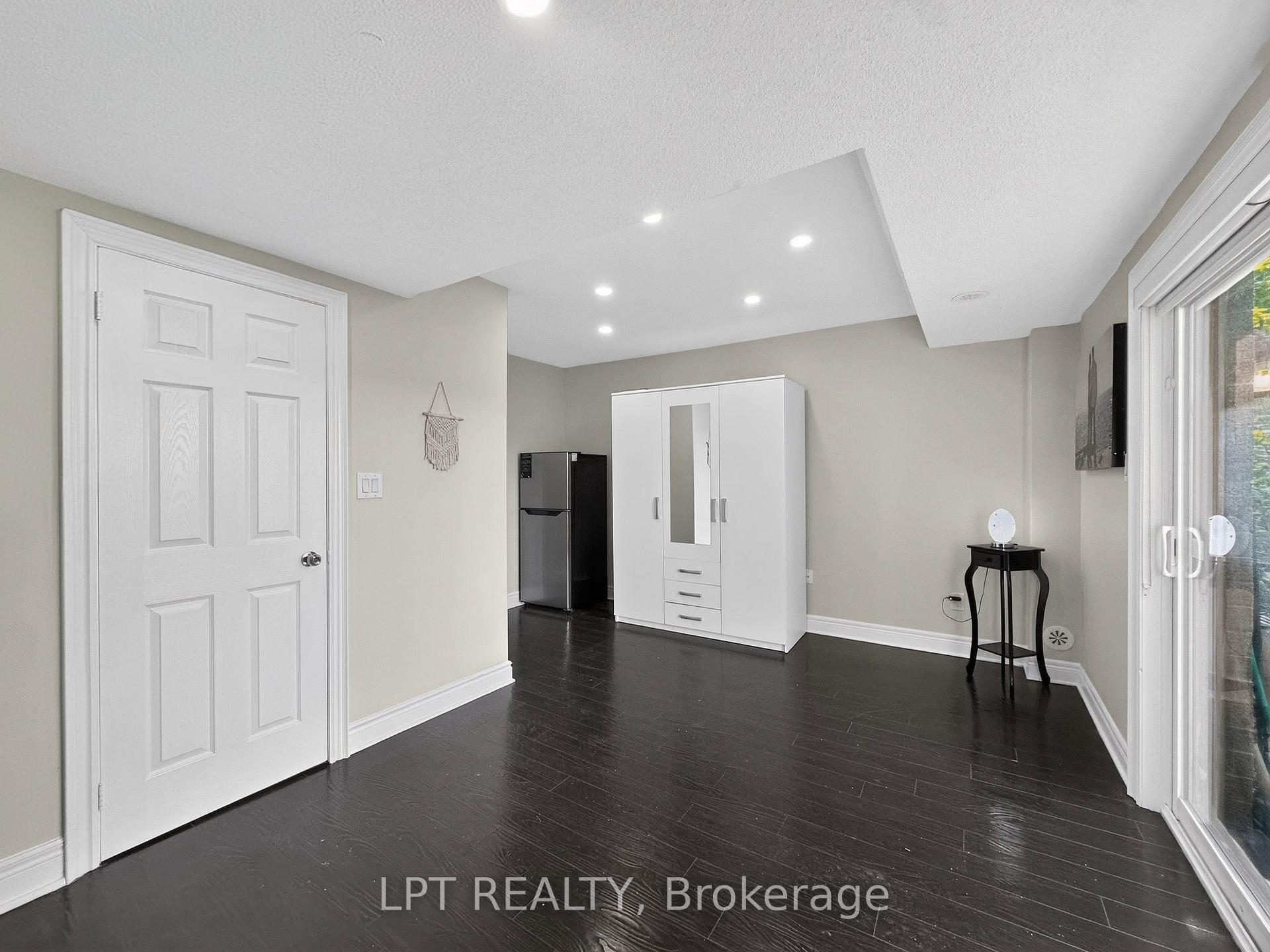 Photo 25 of 44 Cedar Lake Crescent, Brampton, Bram West — HOMEH
