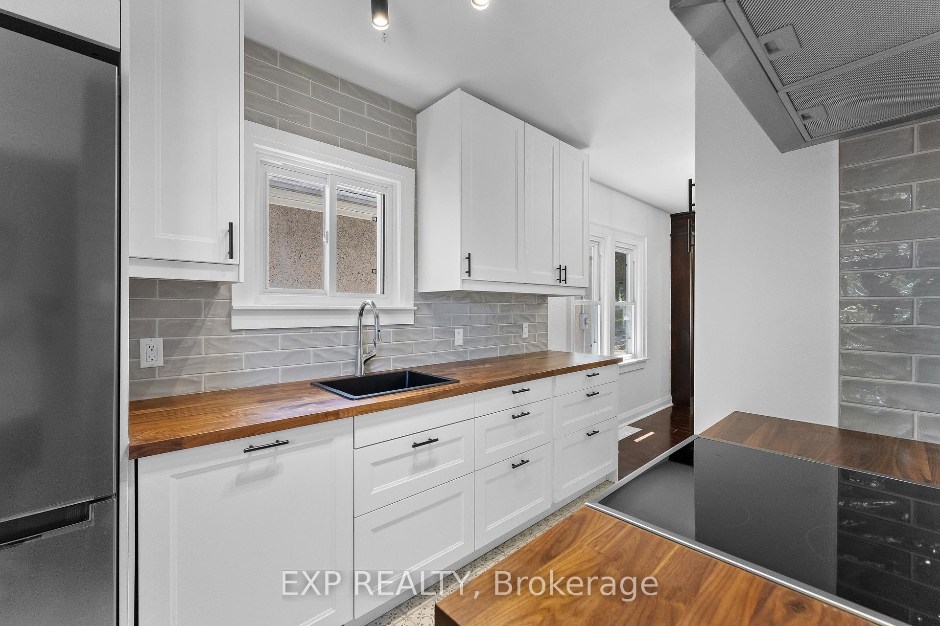 Photo 3 of 28 Grantham Avenue, St. Catharines, E. Chester — HOMEH