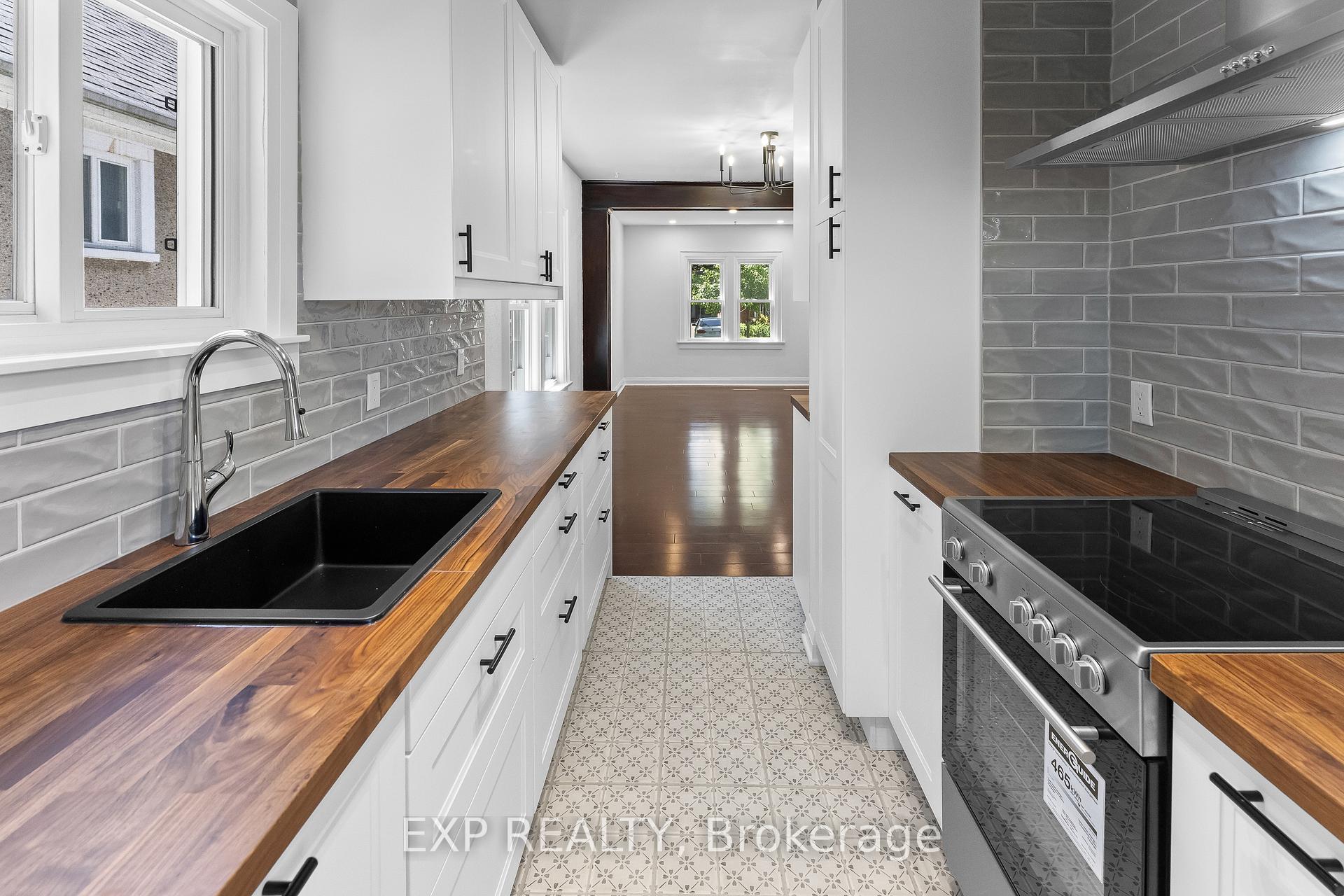 Photo 4 of 28 Grantham Avenue, St. Catharines, E. Chester — HOMEH