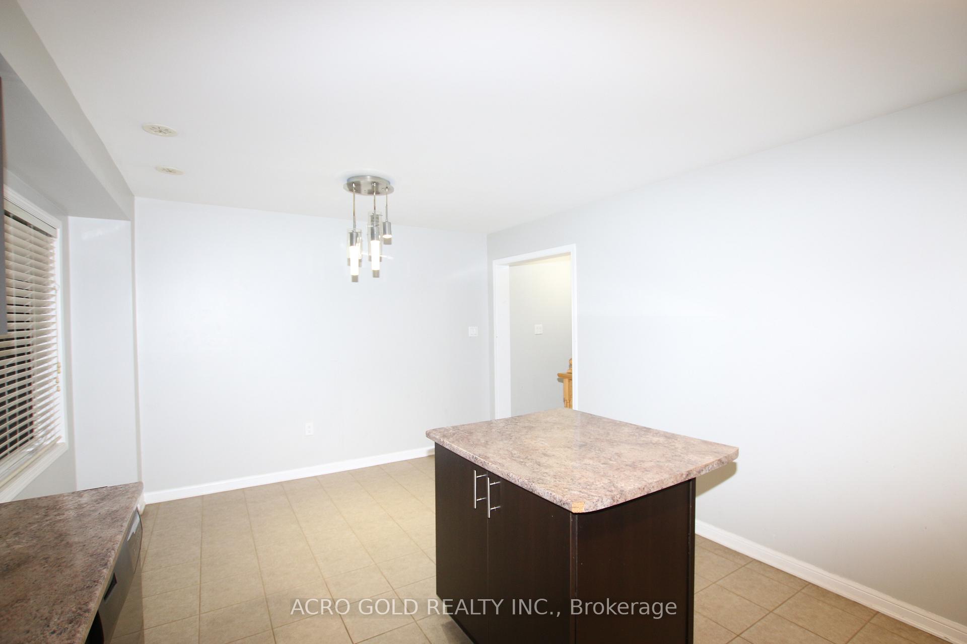 Photo 2 of 32 Mercedes Road, Brampton, Northwest Brampton — HOMEH