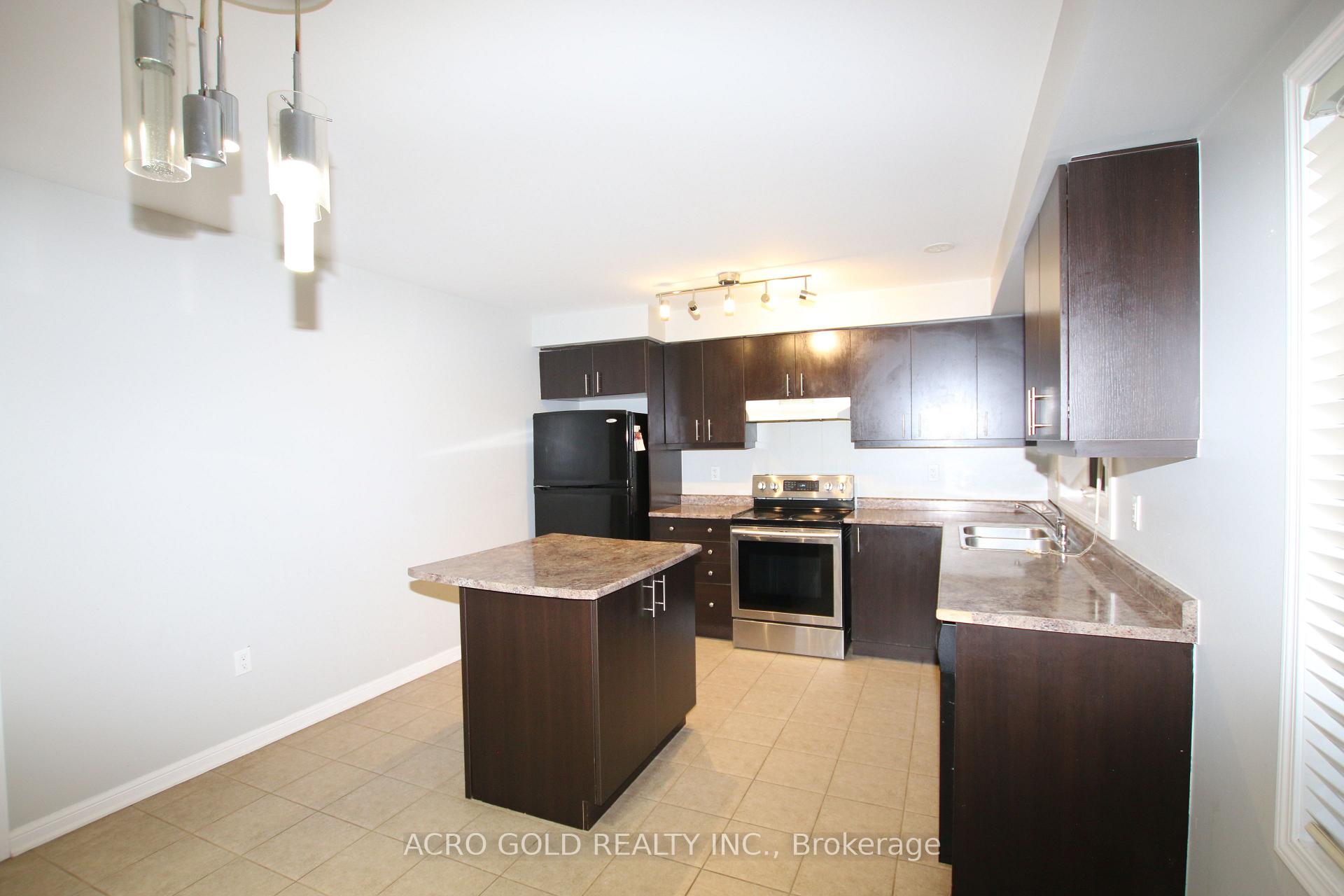 Photo 3 of 32 Mercedes Road, Brampton, Northwest Brampton — HOMEH