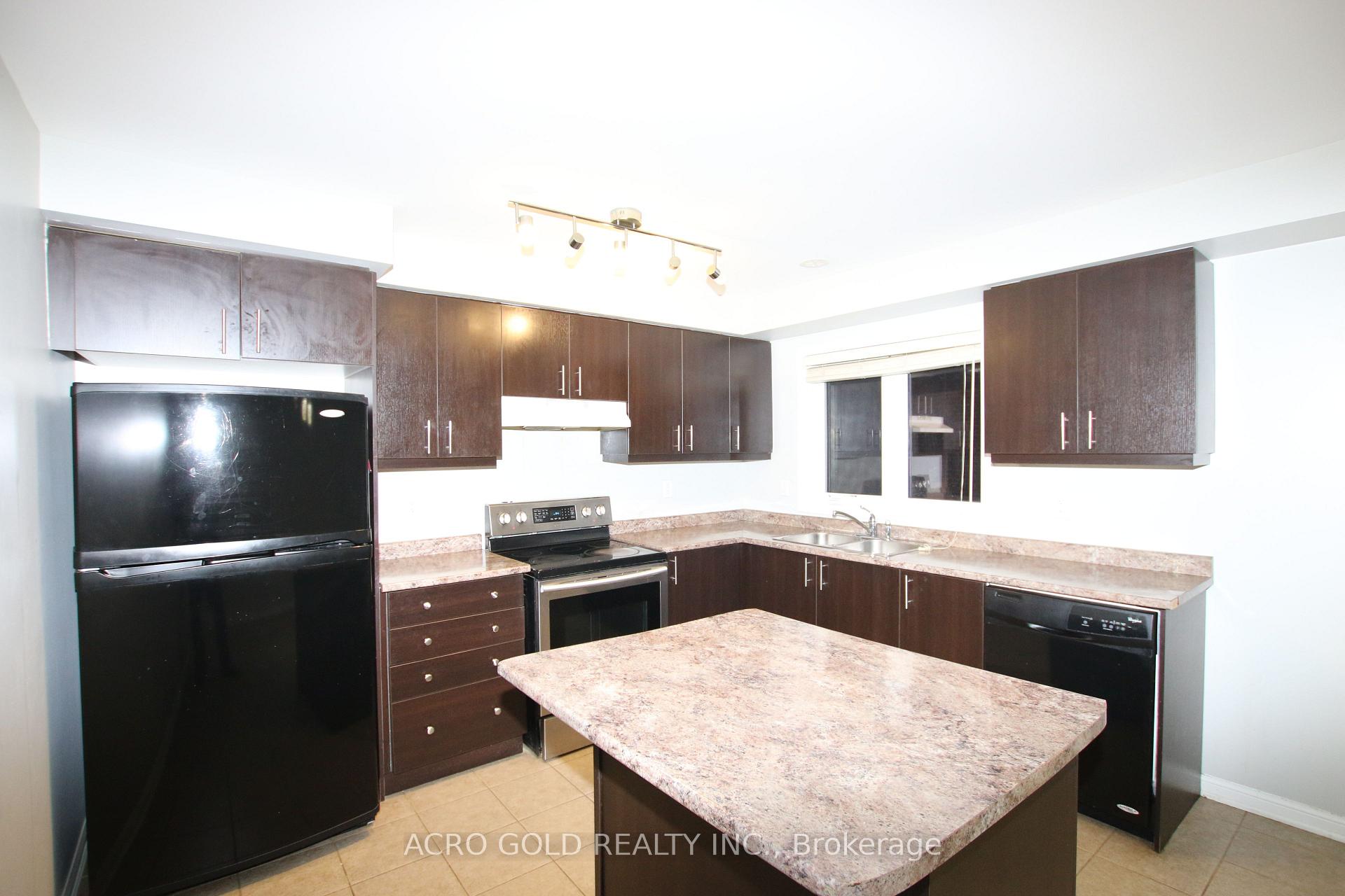 Photo 4 of 32 Mercedes Road, Brampton, Northwest Brampton — HOMEH