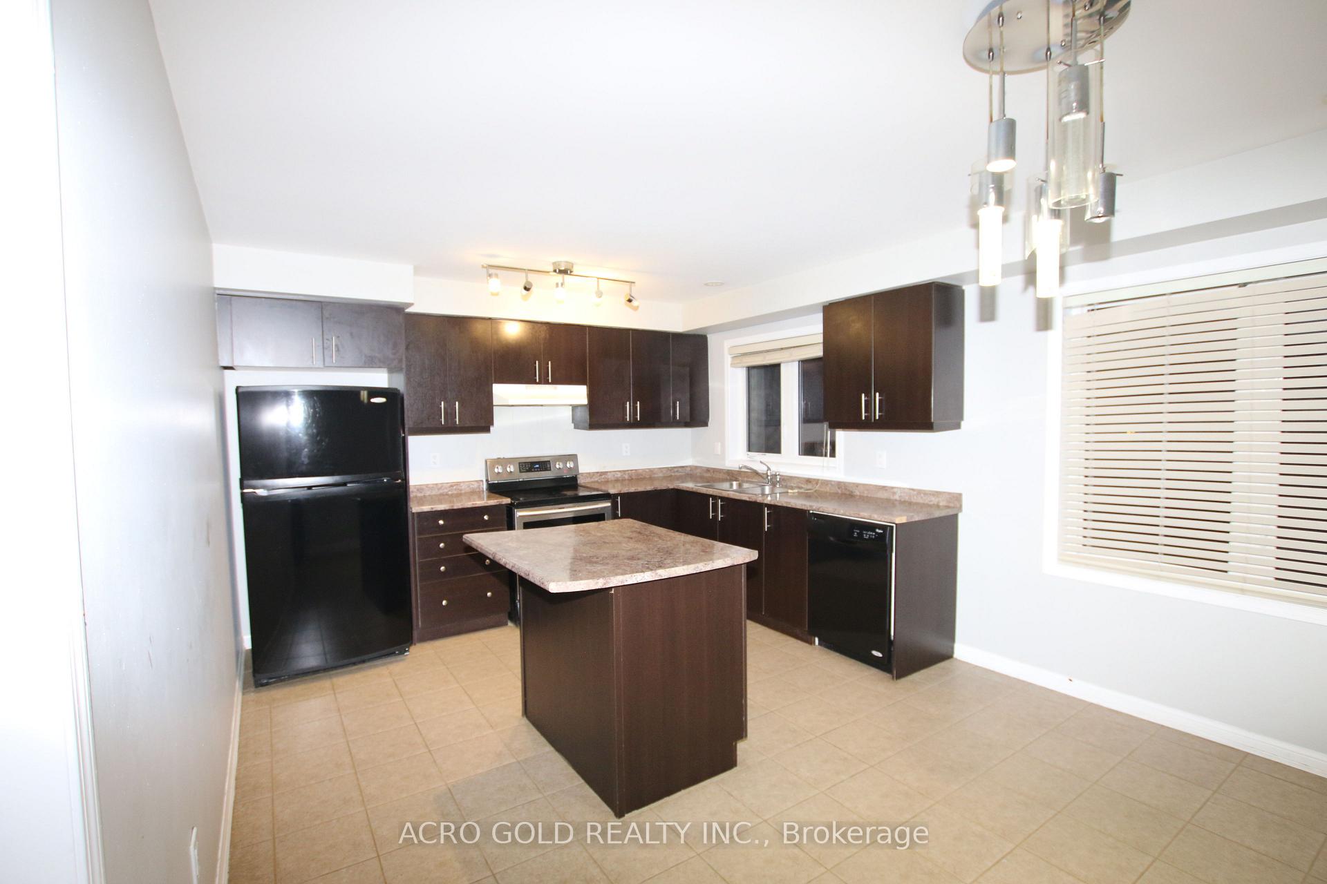 Photo 5 of 32 Mercedes Road, Brampton, Northwest Brampton — HOMEH