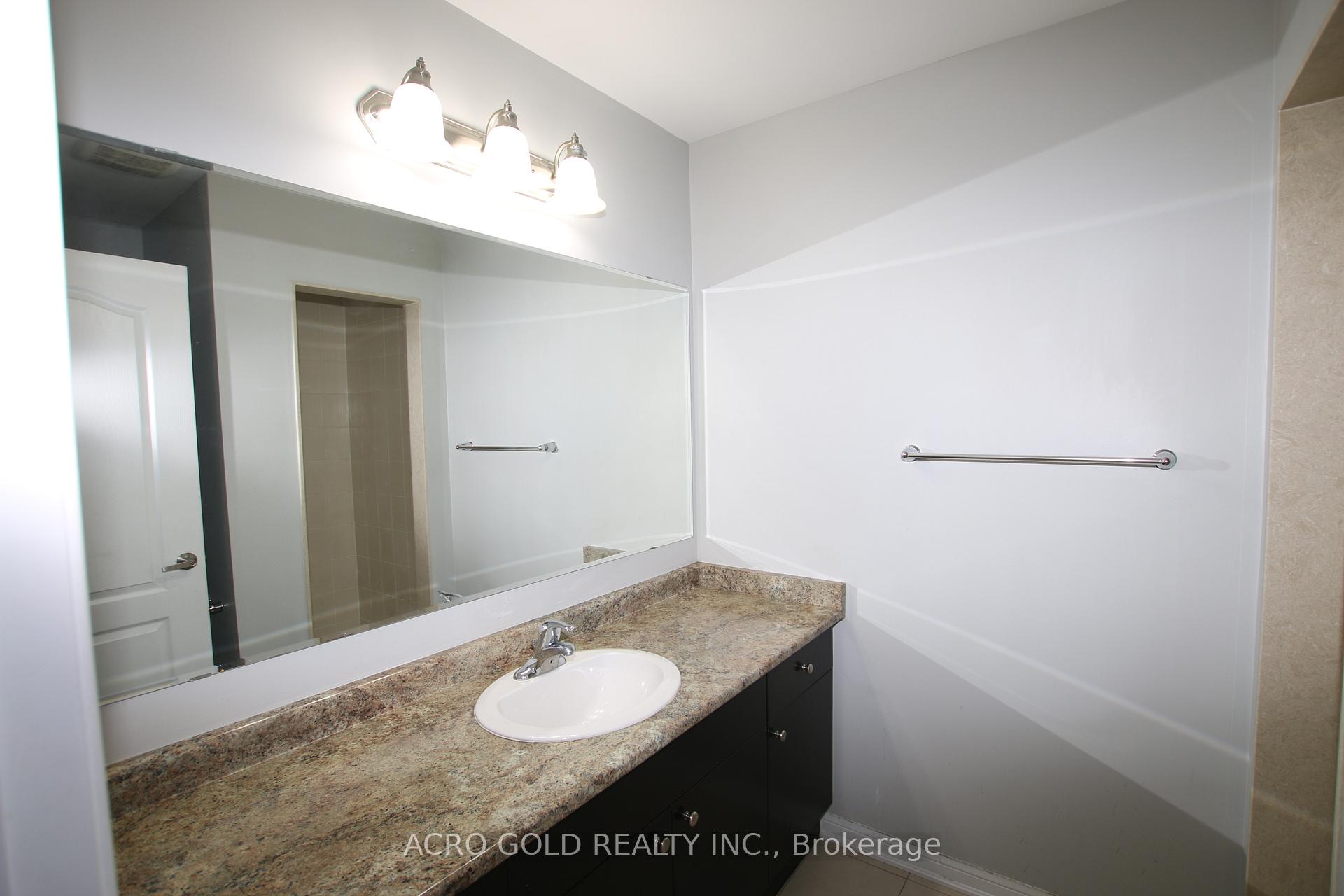 Photo 8 of 32 Mercedes Road, Brampton, Northwest Brampton — HOMEH