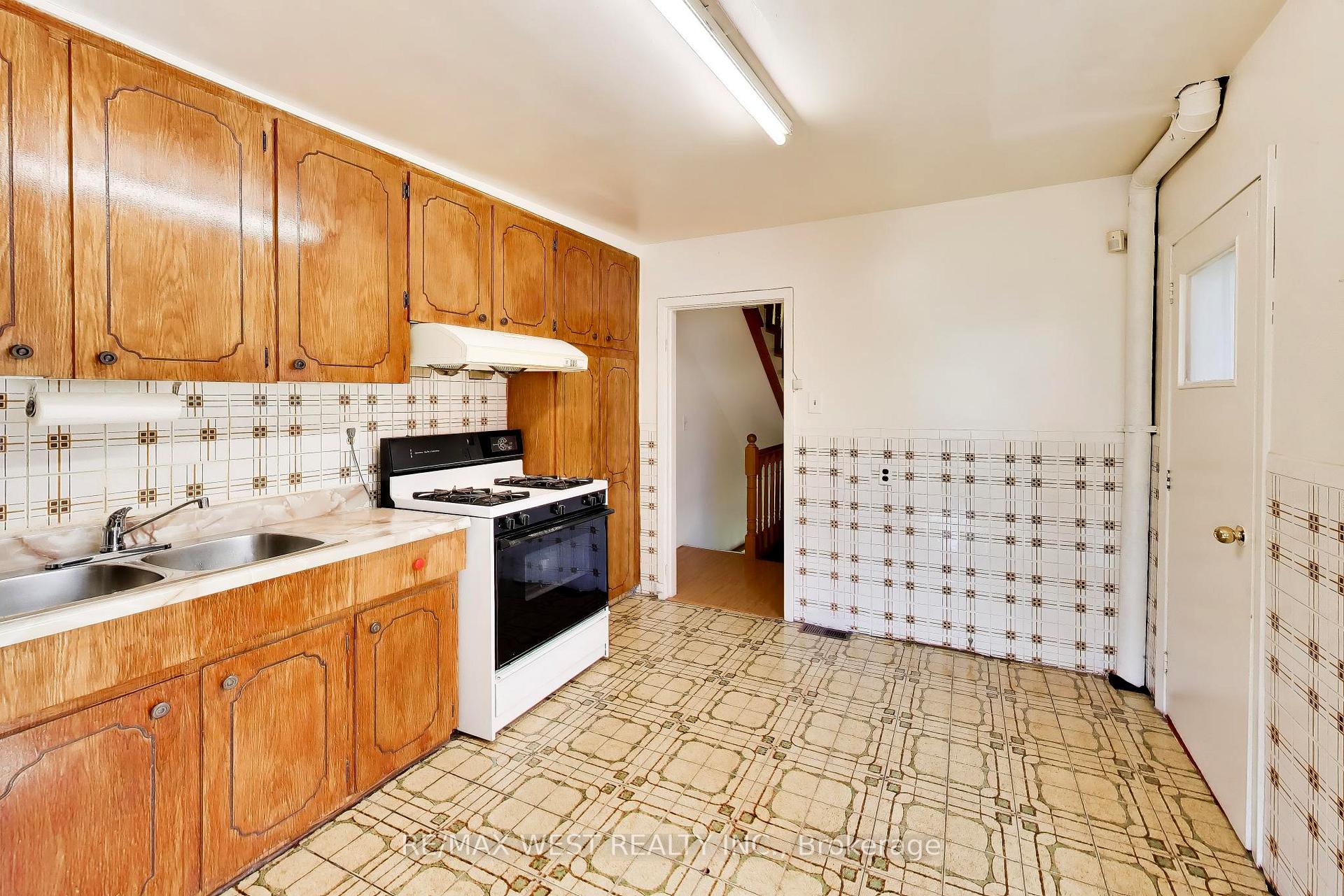 Photo 13 of 99 Euclid Avenue, Toronto, Trinity-Bellwoods — HOMEH