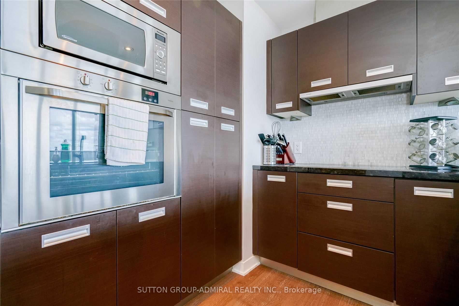 Photo 4 of Unit 1811, 90 Park Lawn Road, Etobicoke, Mimico — HOMEH