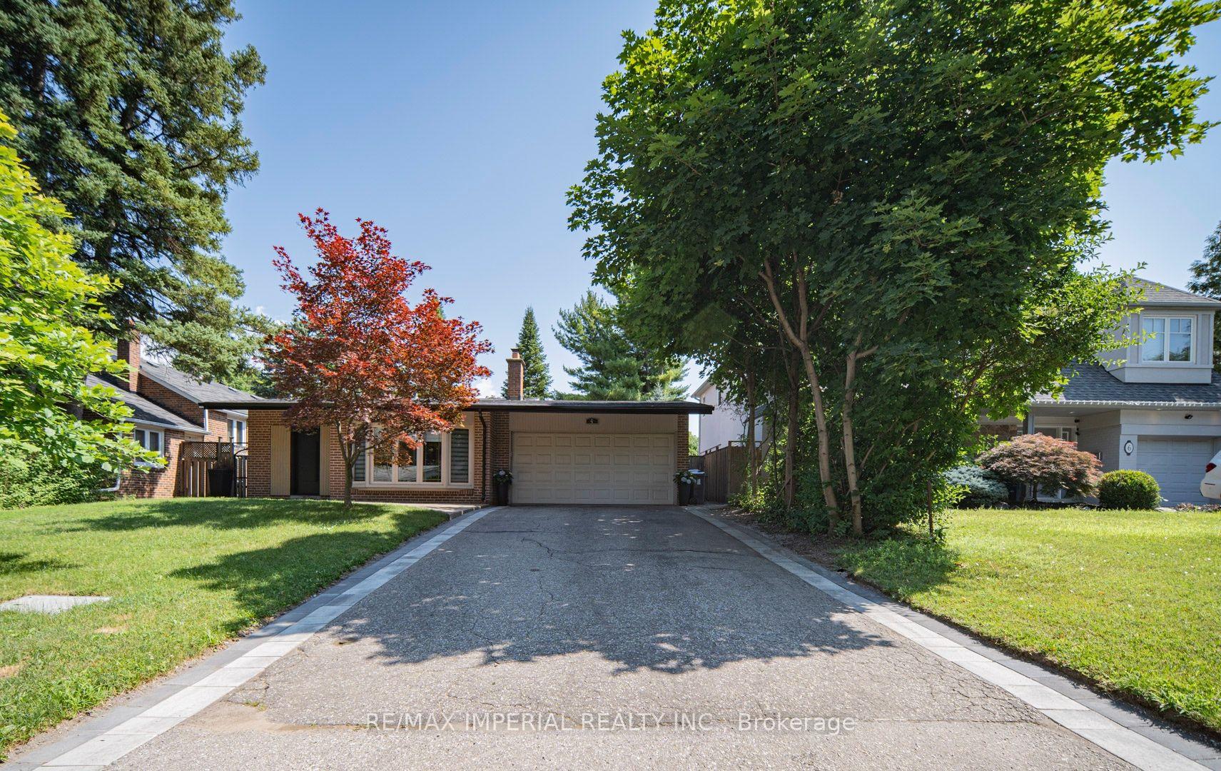 Photo 2 of 4 Quincy Crescent, North York, Henry Farm — HOMEH