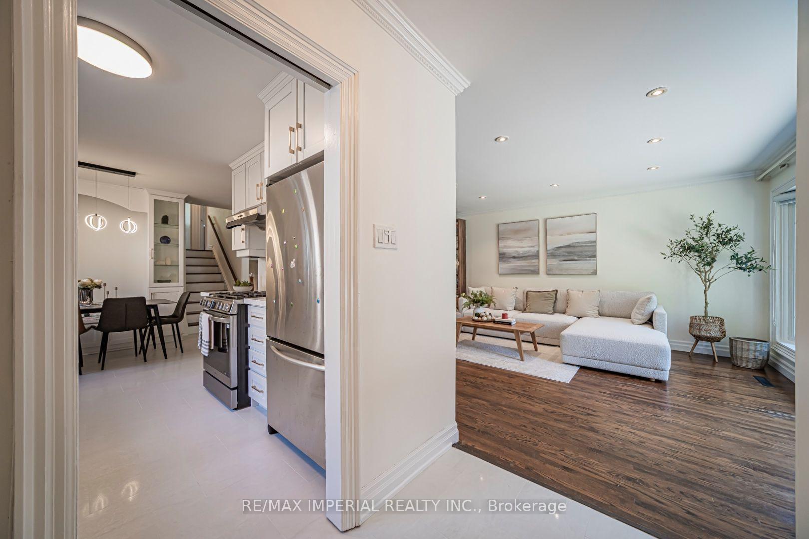 Photo 3 of 4 Quincy Crescent, North York, Henry Farm — HOMEH