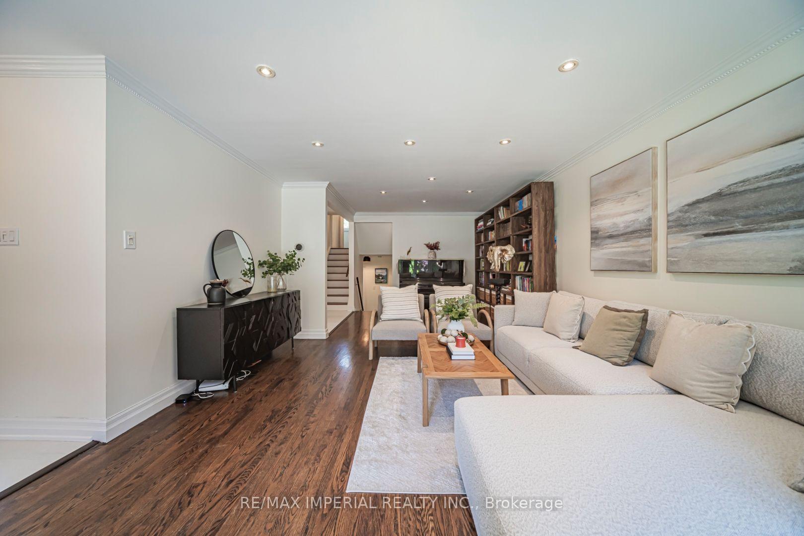 Photo 5 of 4 Quincy Crescent, North York, Henry Farm — HOMEH