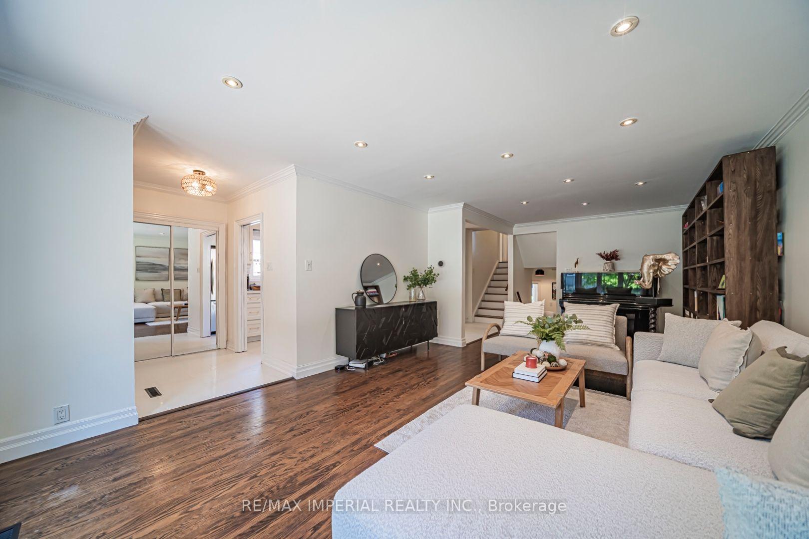 Photo 6 of 4 Quincy Crescent, North York, Henry Farm — HOMEH