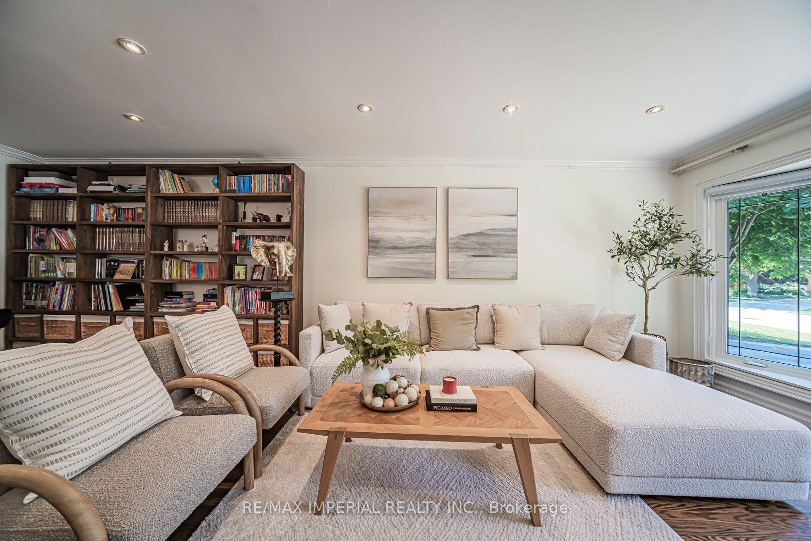 Photo 7 of 4 Quincy Crescent, North York, Henry Farm — HOMEH