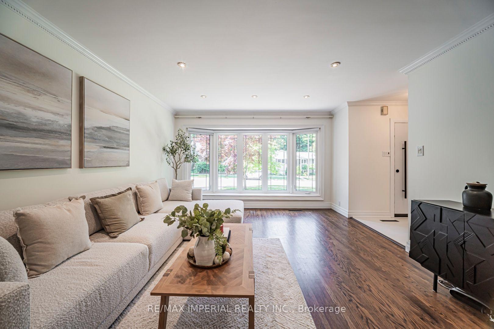 Photo 9 of 4 Quincy Crescent, North York, Henry Farm — HOMEH