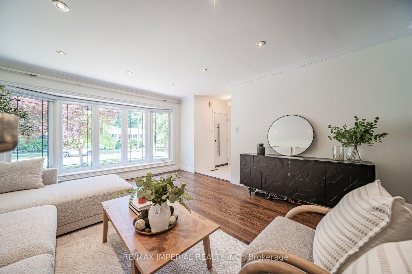 Photo 10 of 4 Quincy Crescent, North York, Henry Farm — HOMEH