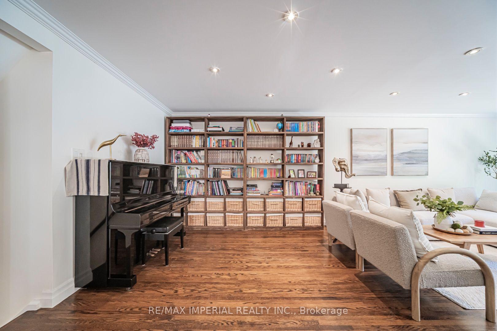 Photo 12 of 4 Quincy Crescent, North York, Henry Farm — HOMEH