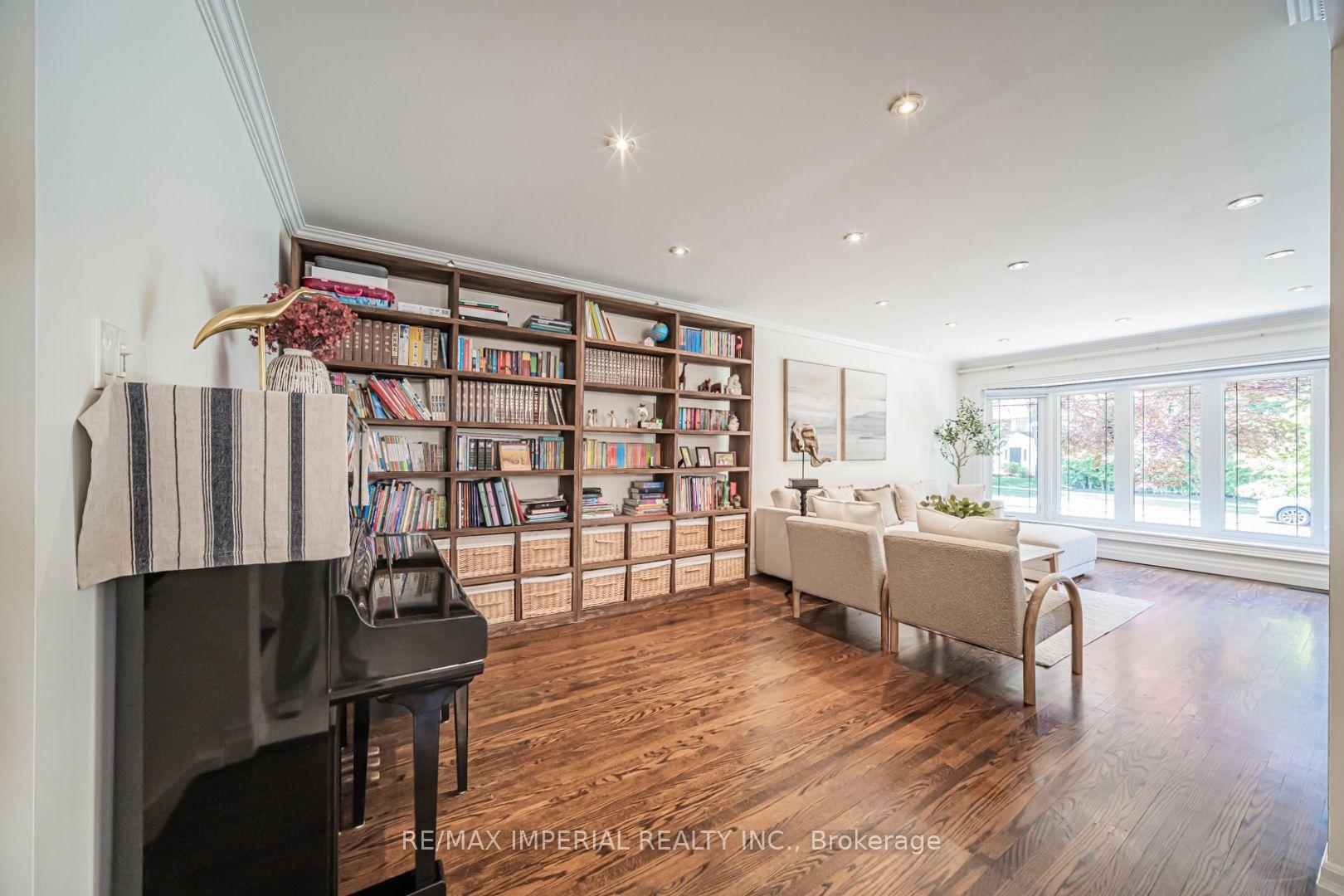 Photo 13 of 4 Quincy Crescent, North York, Henry Farm — HOMEH