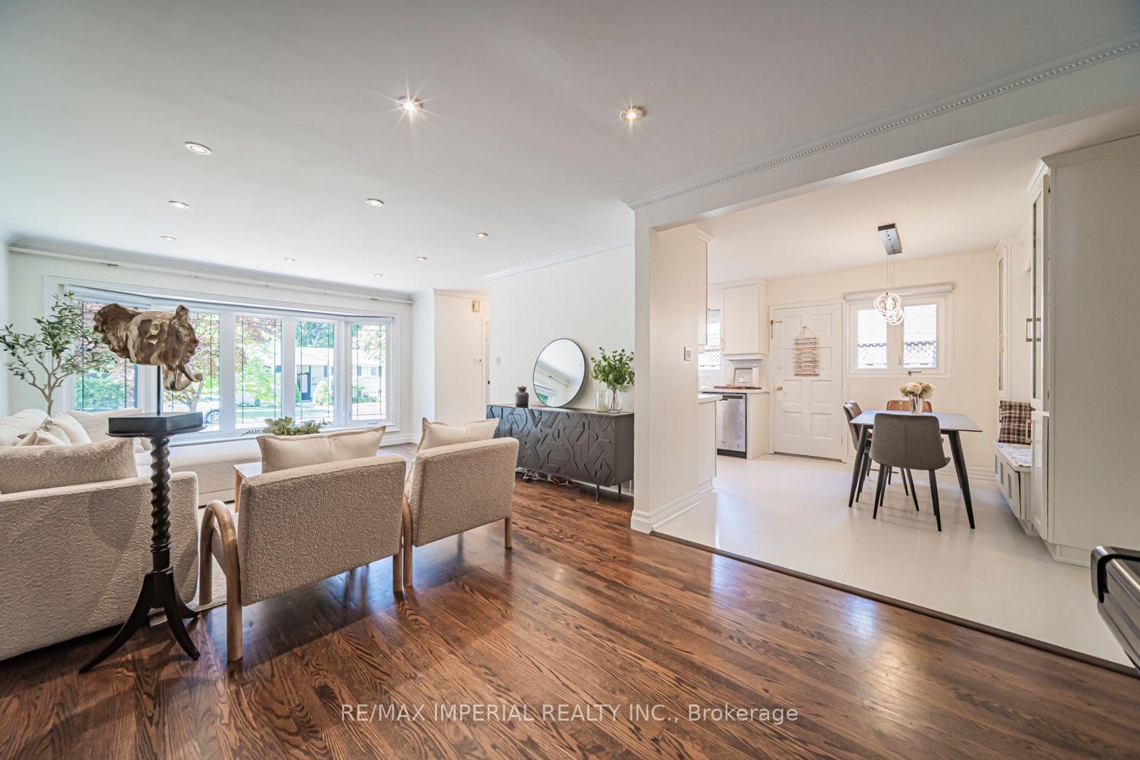 Photo 14 of 4 Quincy Crescent, North York, Henry Farm — HOMEH