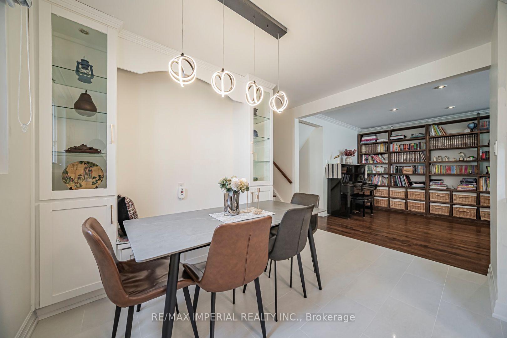 Photo 17 of 4 Quincy Crescent, North York, Henry Farm — HOMEH