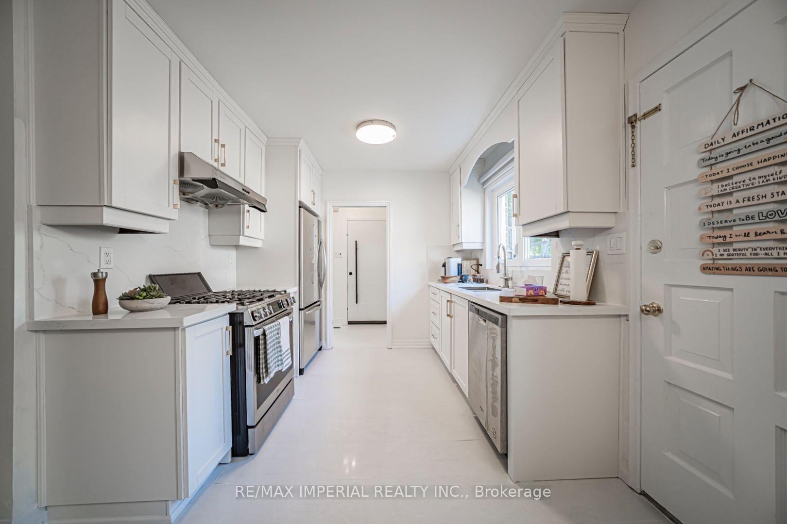 Photo 18 of 4 Quincy Crescent, North York, Henry Farm — HOMEH