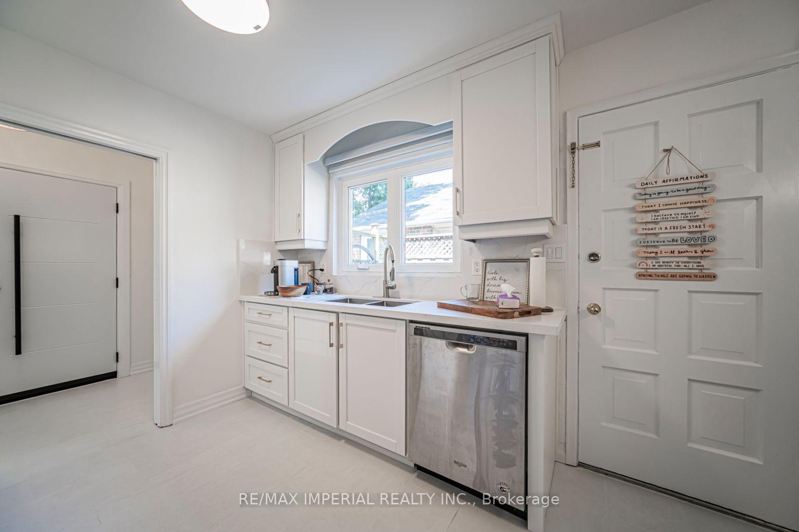 Photo 19 of 4 Quincy Crescent, North York, Henry Farm — HOMEH