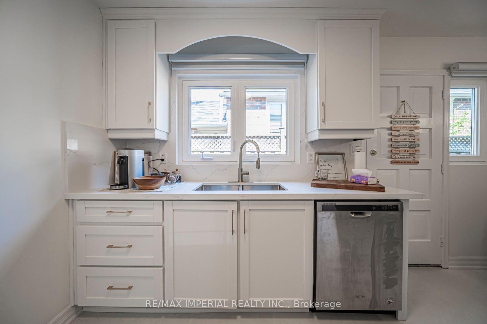 Photo 20 of 4 Quincy Crescent, North York, Henry Farm — HOMEH