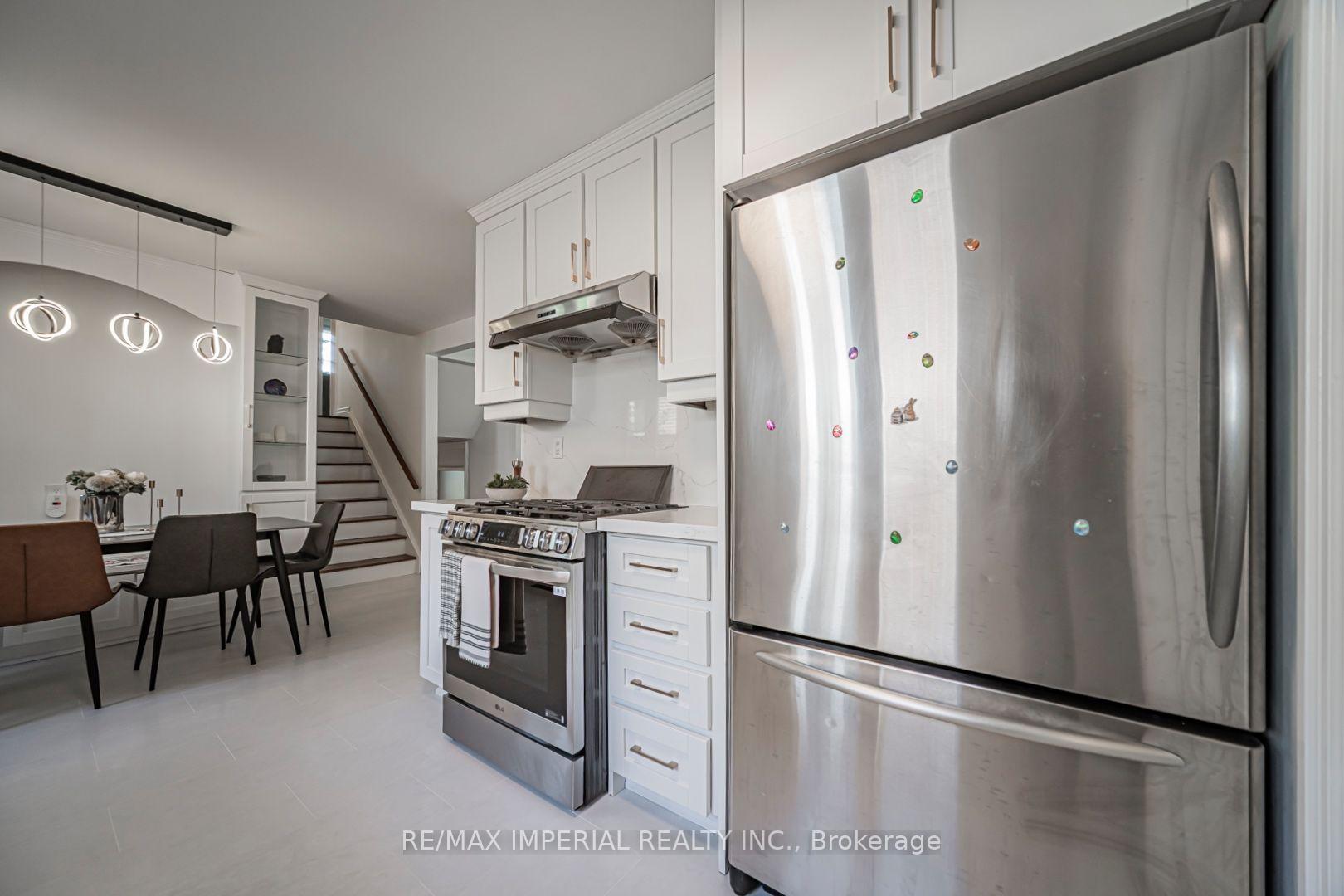 Photo 22 of 4 Quincy Crescent, North York, Henry Farm — HOMEH