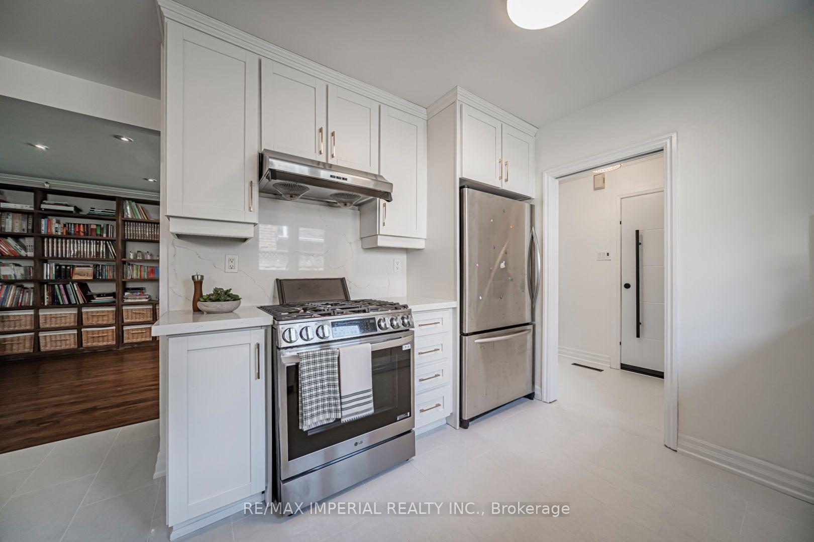 Photo 24 of 4 Quincy Crescent, North York, Henry Farm — HOMEH