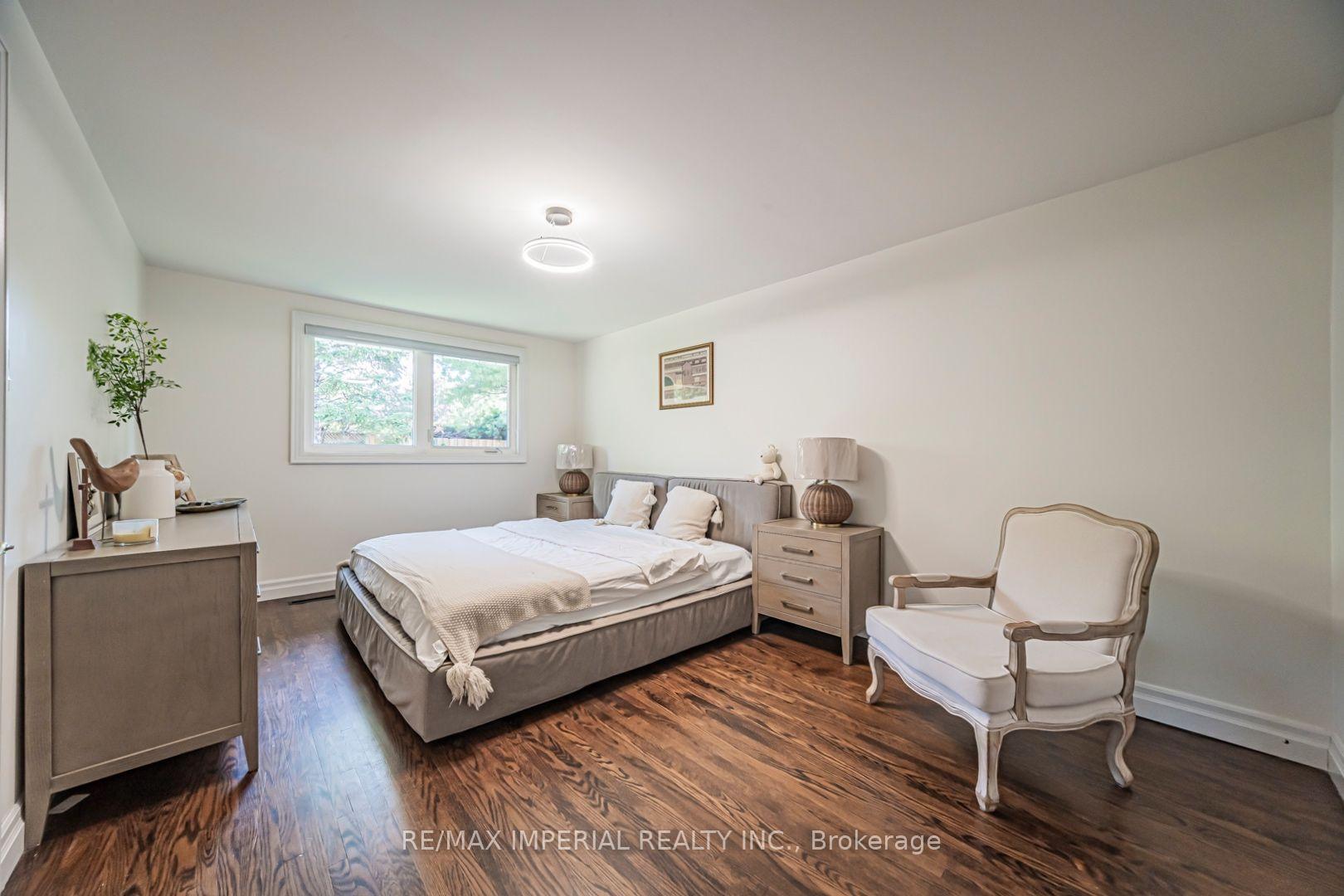 Photo 25 of 4 Quincy Crescent, North York, Henry Farm — HOMEH