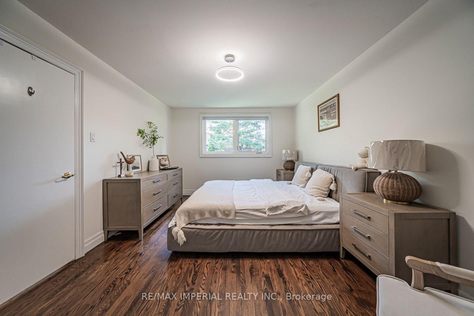 Photo 26 of 4 Quincy Crescent, North York, Henry Farm — HOMEH