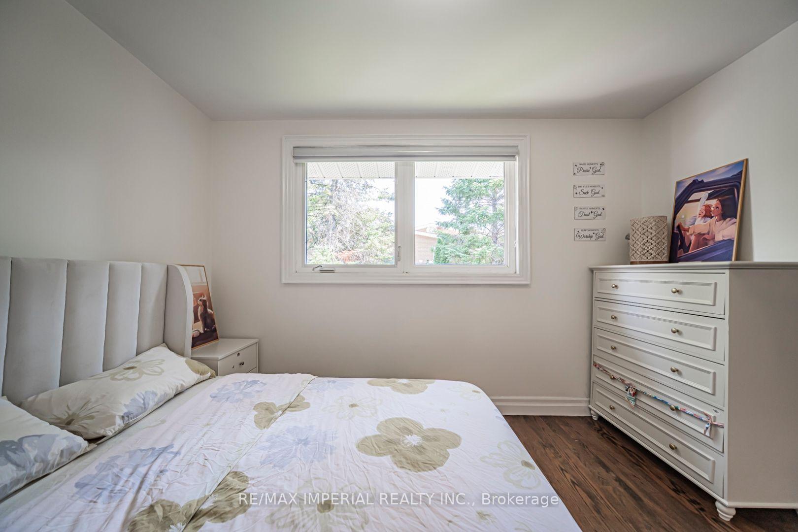 Photo 28 of 4 Quincy Crescent, North York, Henry Farm — HOMEH