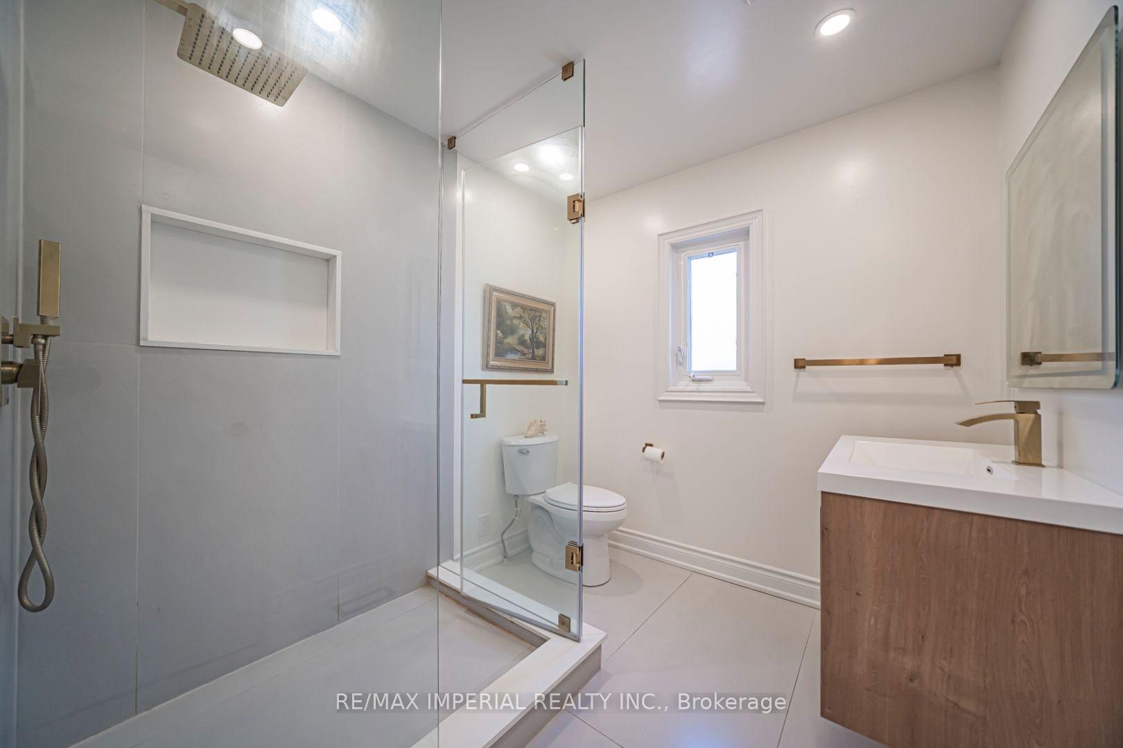 Photo 29 of 4 Quincy Crescent, North York, Henry Farm — HOMEH