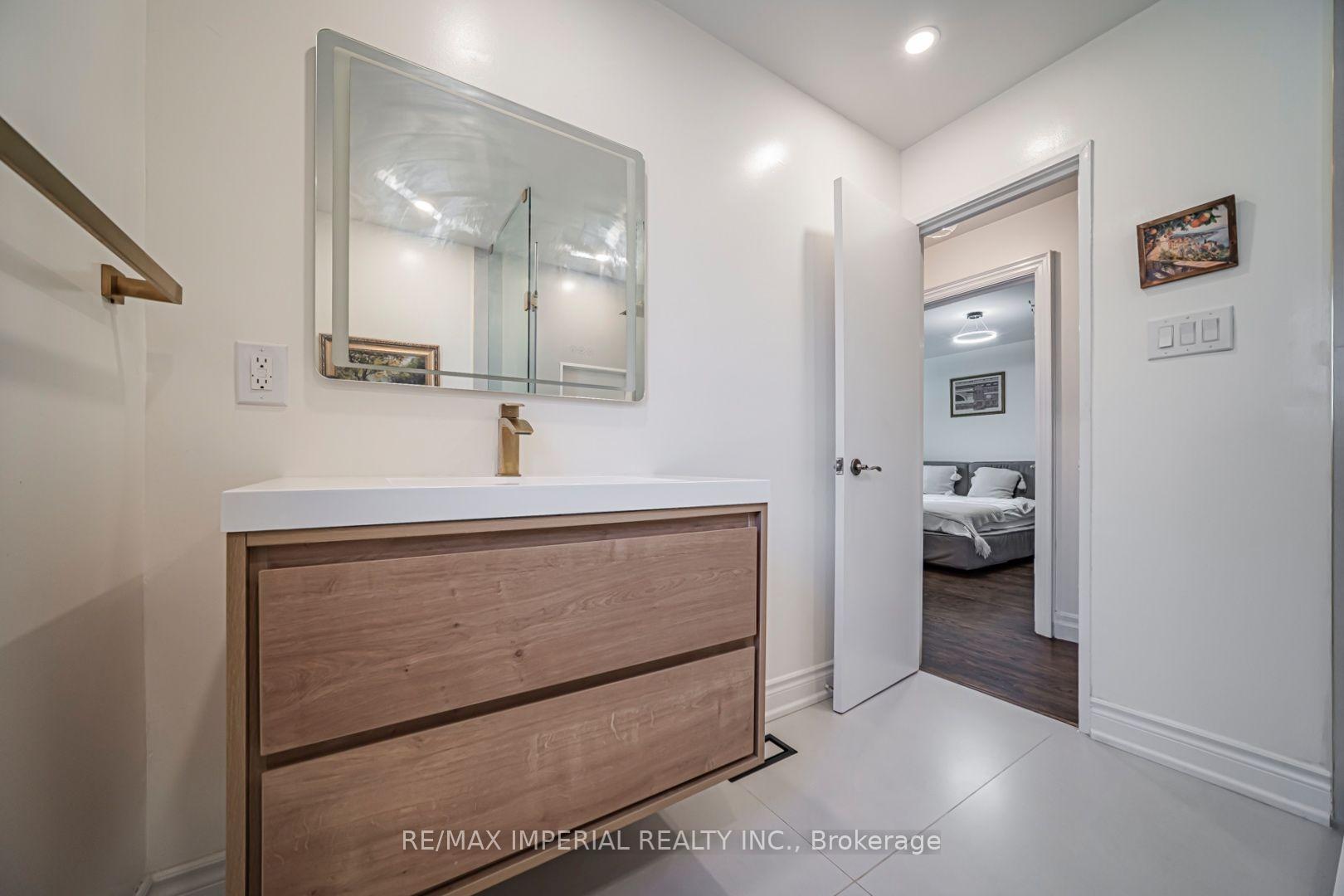Photo 30 of 4 Quincy Crescent, North York, Henry Farm — HOMEH