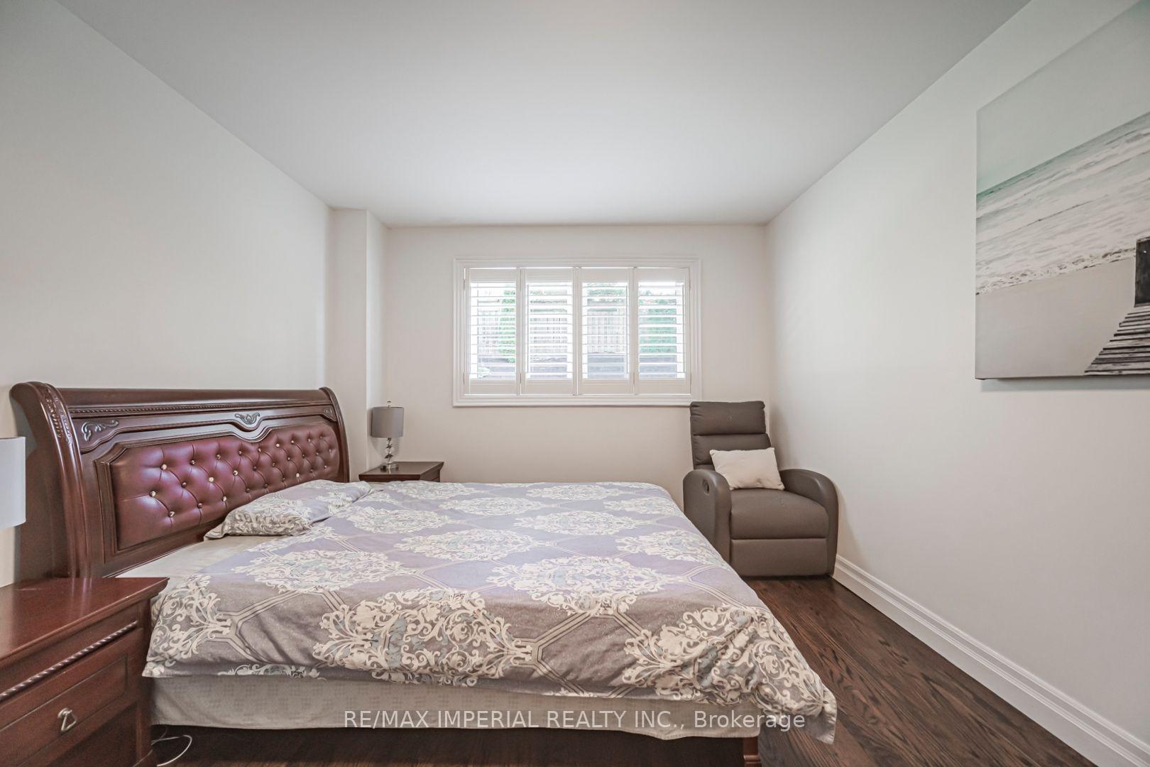 Photo 32 of 4 Quincy Crescent, North York, Henry Farm — HOMEH