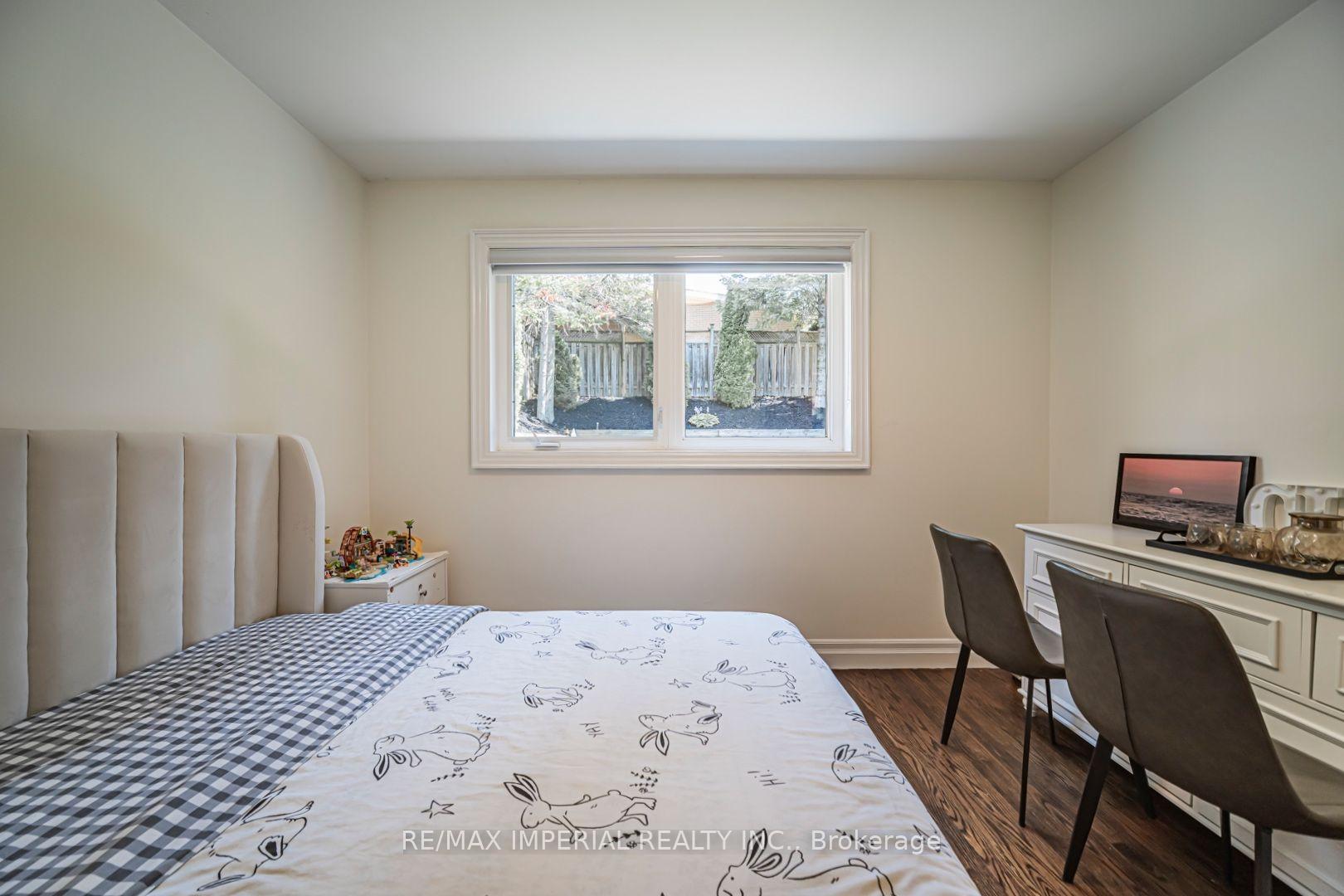 Photo 35 of 4 Quincy Crescent, North York, Henry Farm — HOMEH