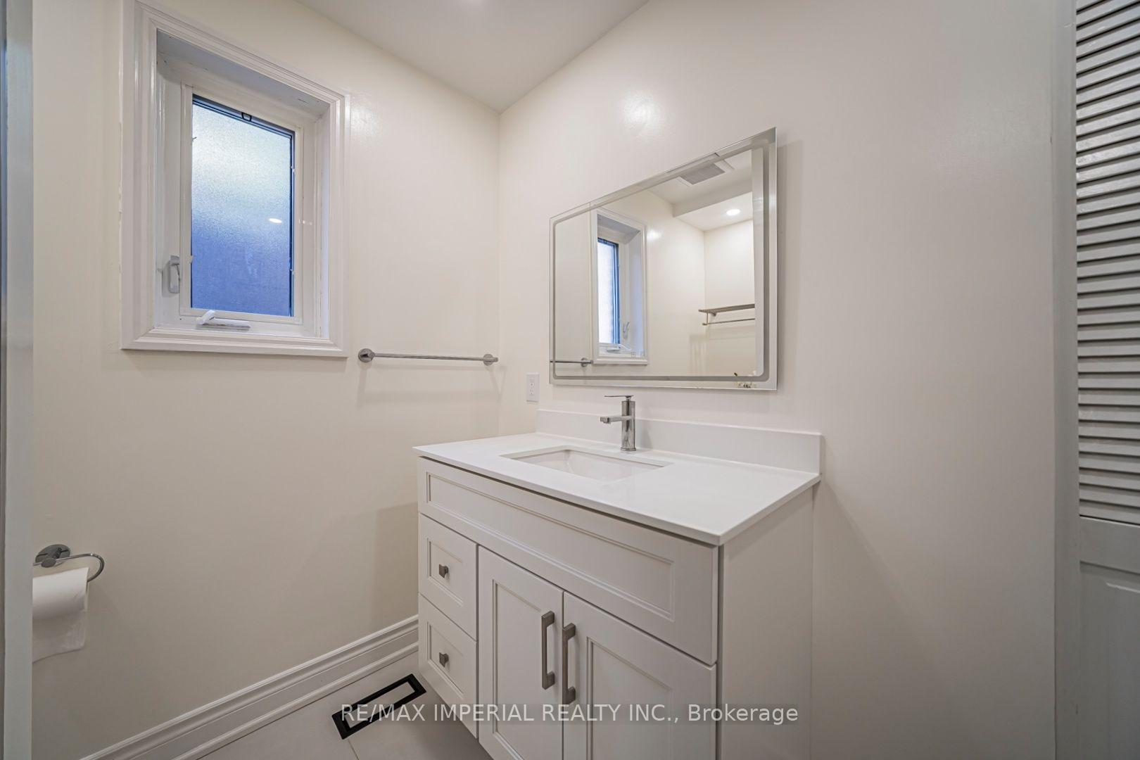 Photo 36 of 4 Quincy Crescent, North York, Henry Farm — HOMEH